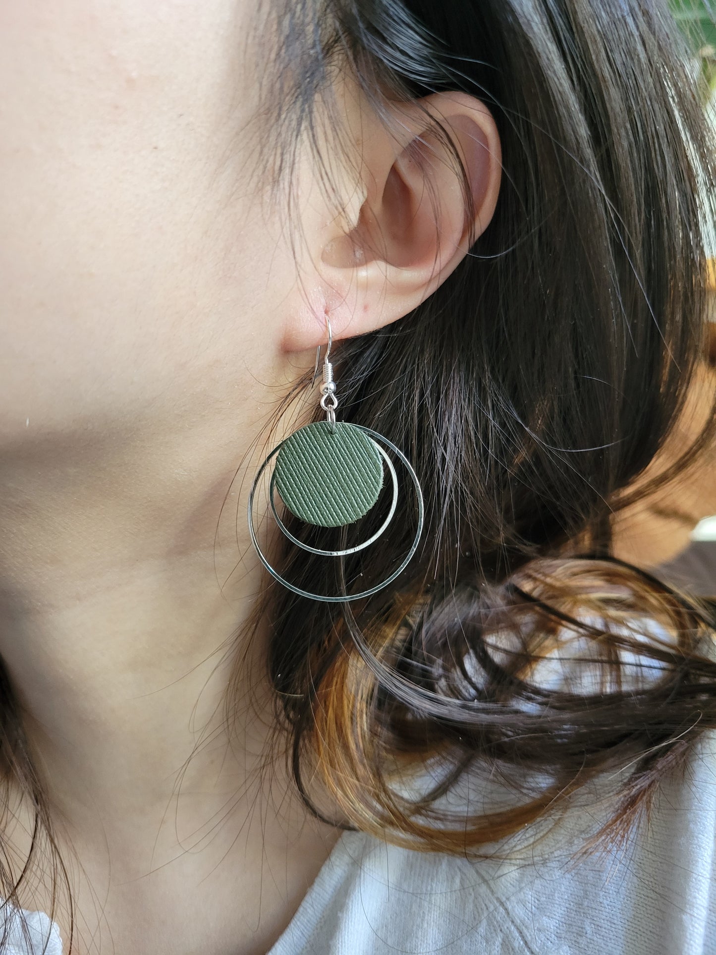 Boucles d'oreilles cuir recyclé double anneaux - Atelier Claire Zhou x 114 Paris
