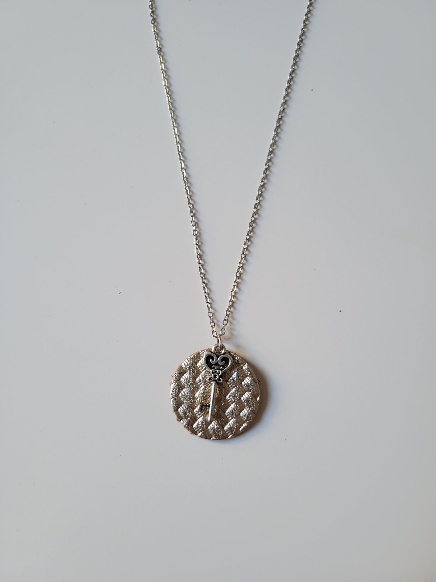 Collier cuir recyclé sequin - Atelier Claire Zhou x 114 Paris