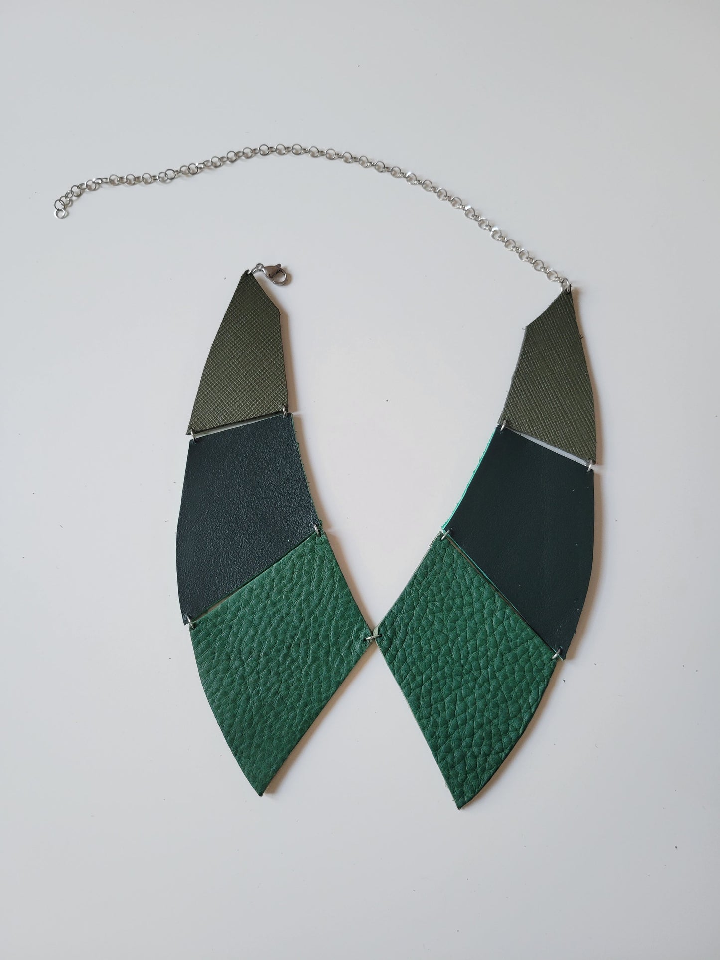 Collier faux col cuir upcyclé patchwork - Atelier Claire Zhou x 114 paris