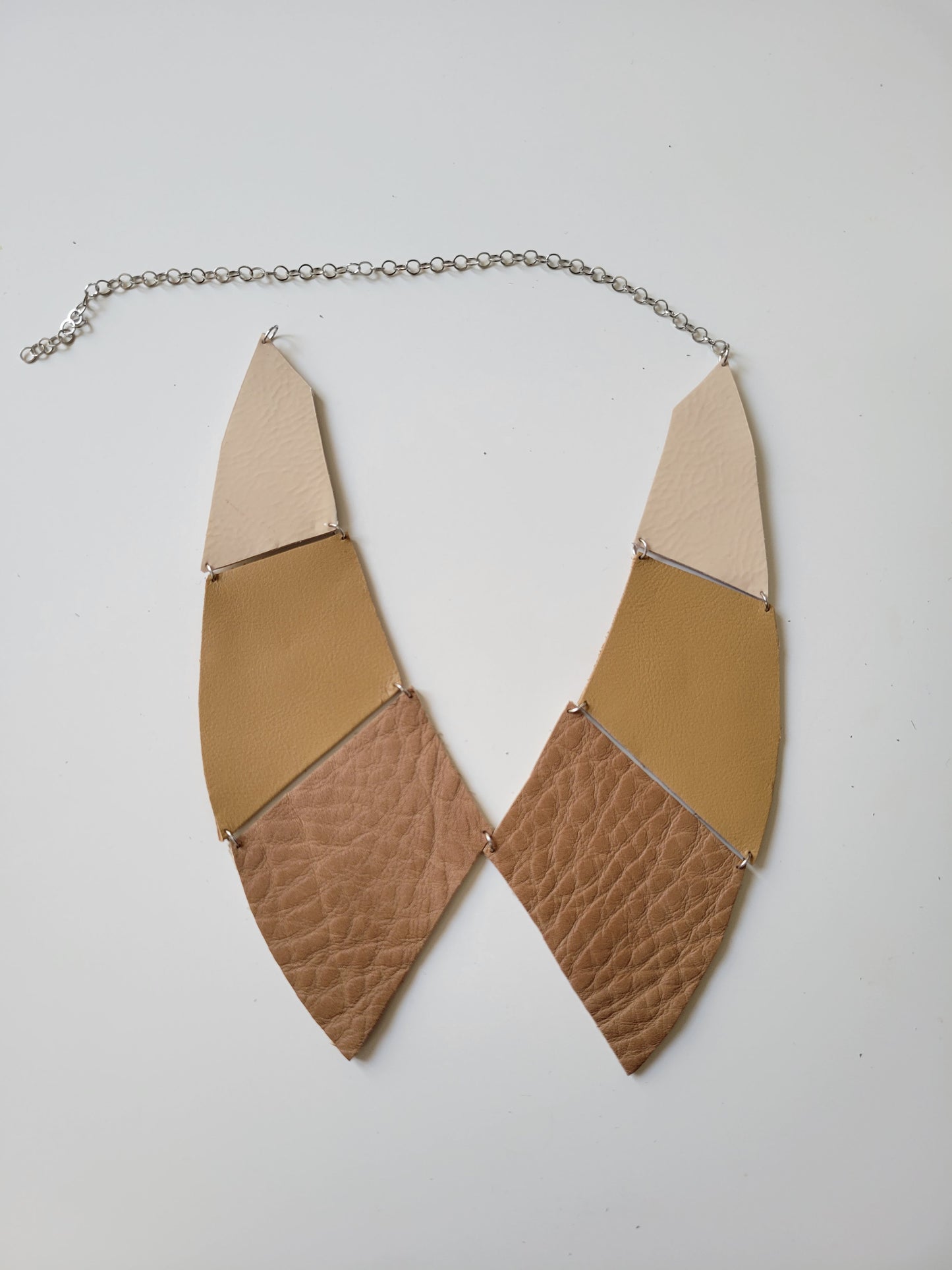 Collier faux col cuir upcyclé patchwork - Atelier Claire Zhou x 114 paris