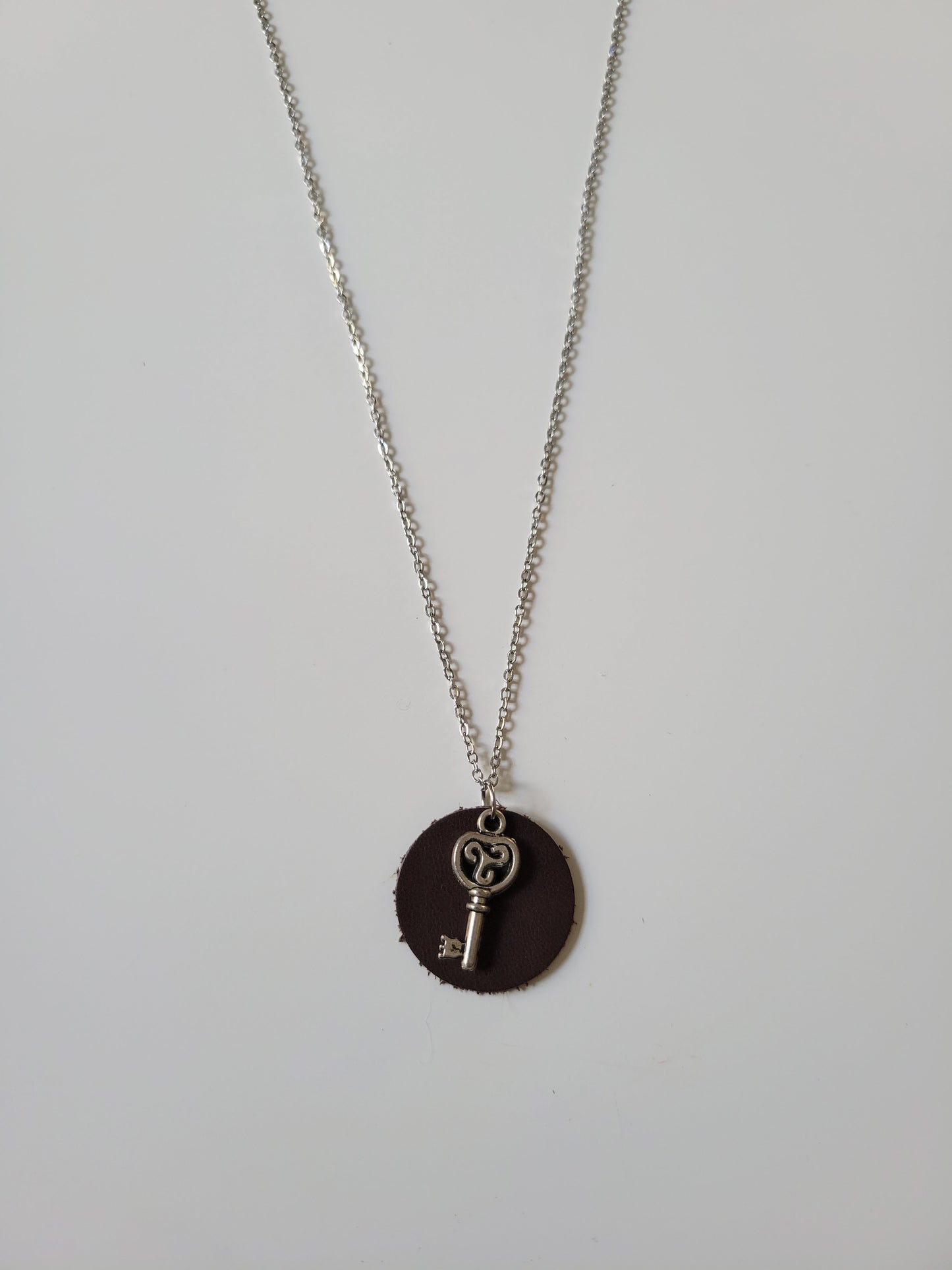 Collier cuir recyclé sequin - Atelier Claire Zhou x 114 Paris