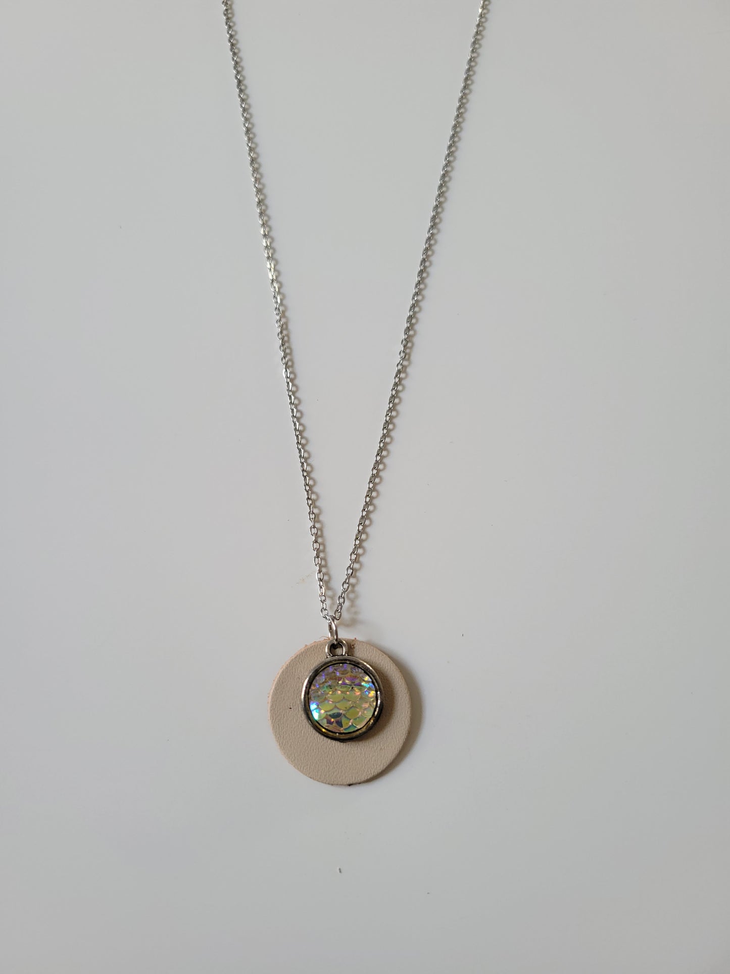 Collier cuir recyclé sequin - Atelier Claire Zhou x 114 Paris