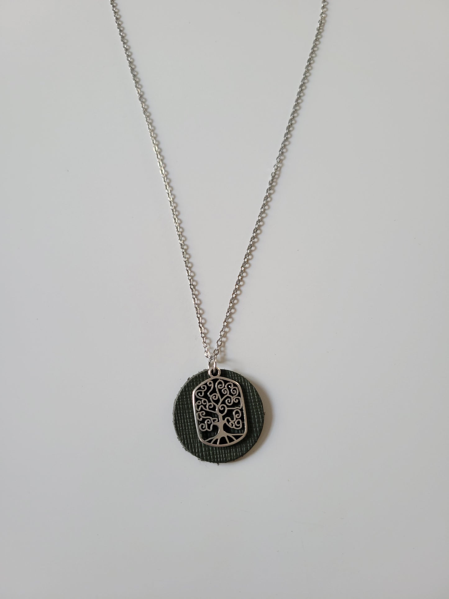Collier cuir recyclé sequin - Atelier Claire Zhou x 114 Paris