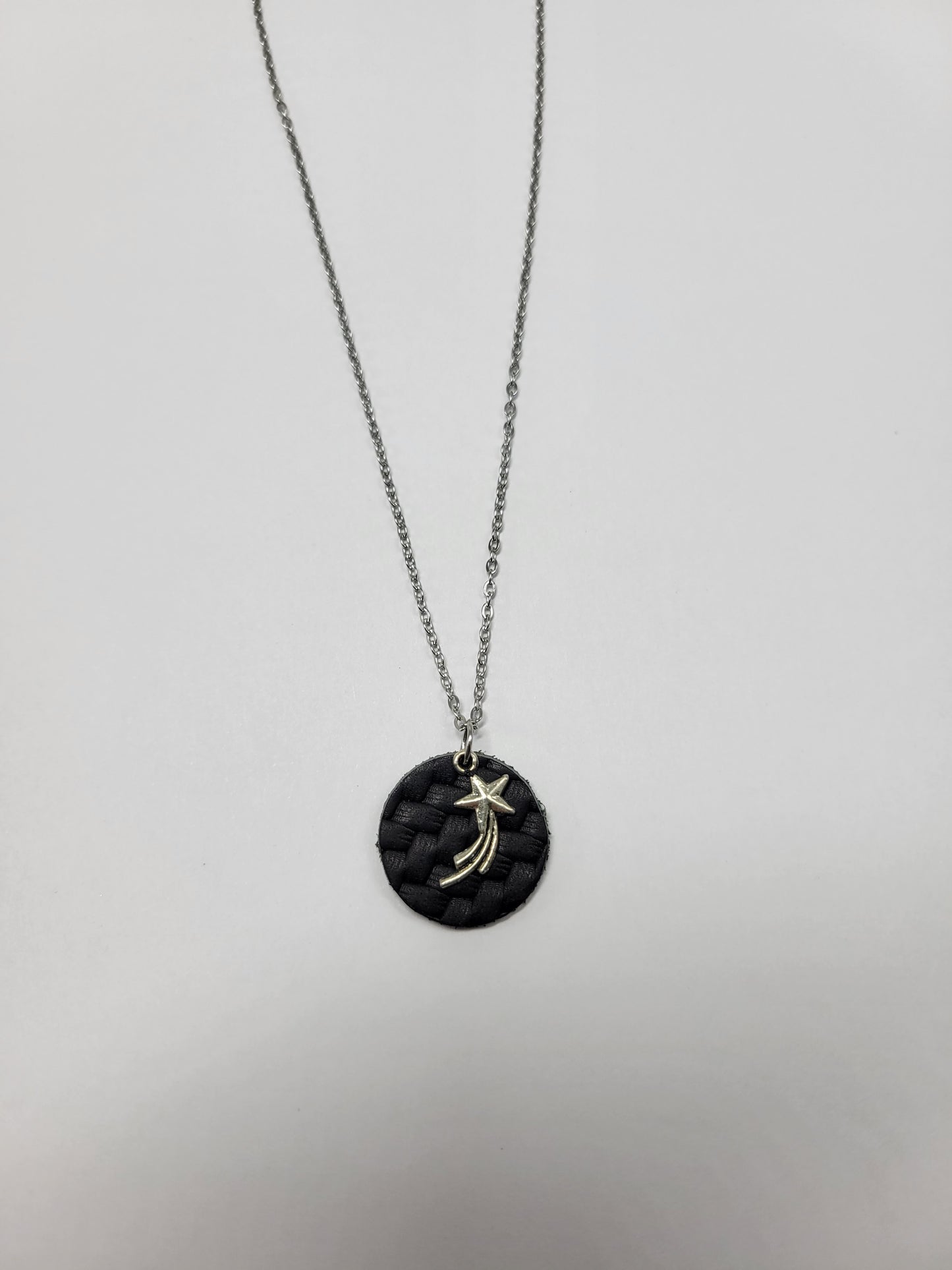 Collier cuir recyclé sequin - Atelier Claire Zhou x 114 Paris