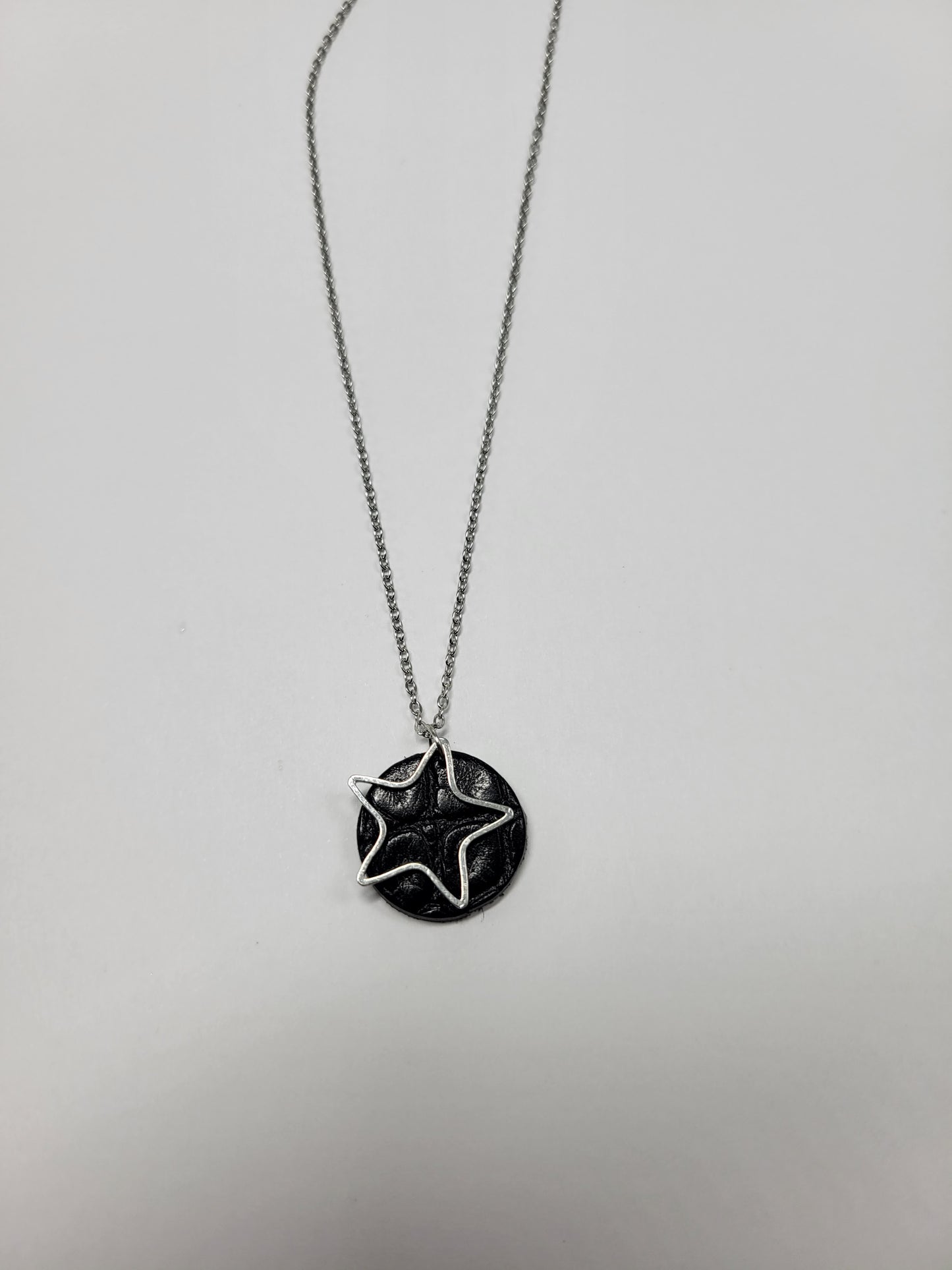 Collier cuir recyclé sequin - Atelier Claire Zhou x 114 Paris
