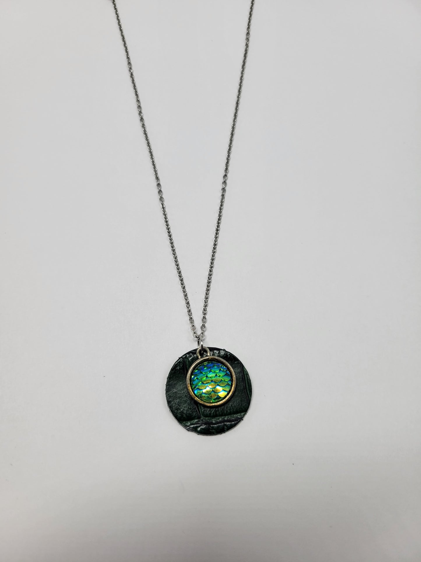 Collier cuir recyclé sequin - Atelier Claire Zhou x 114 Paris