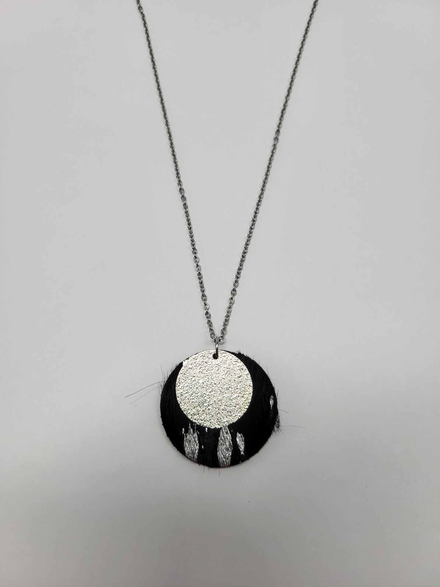 Collier cuir recyclé sequin - Atelier Claire Zhou x 114 Paris