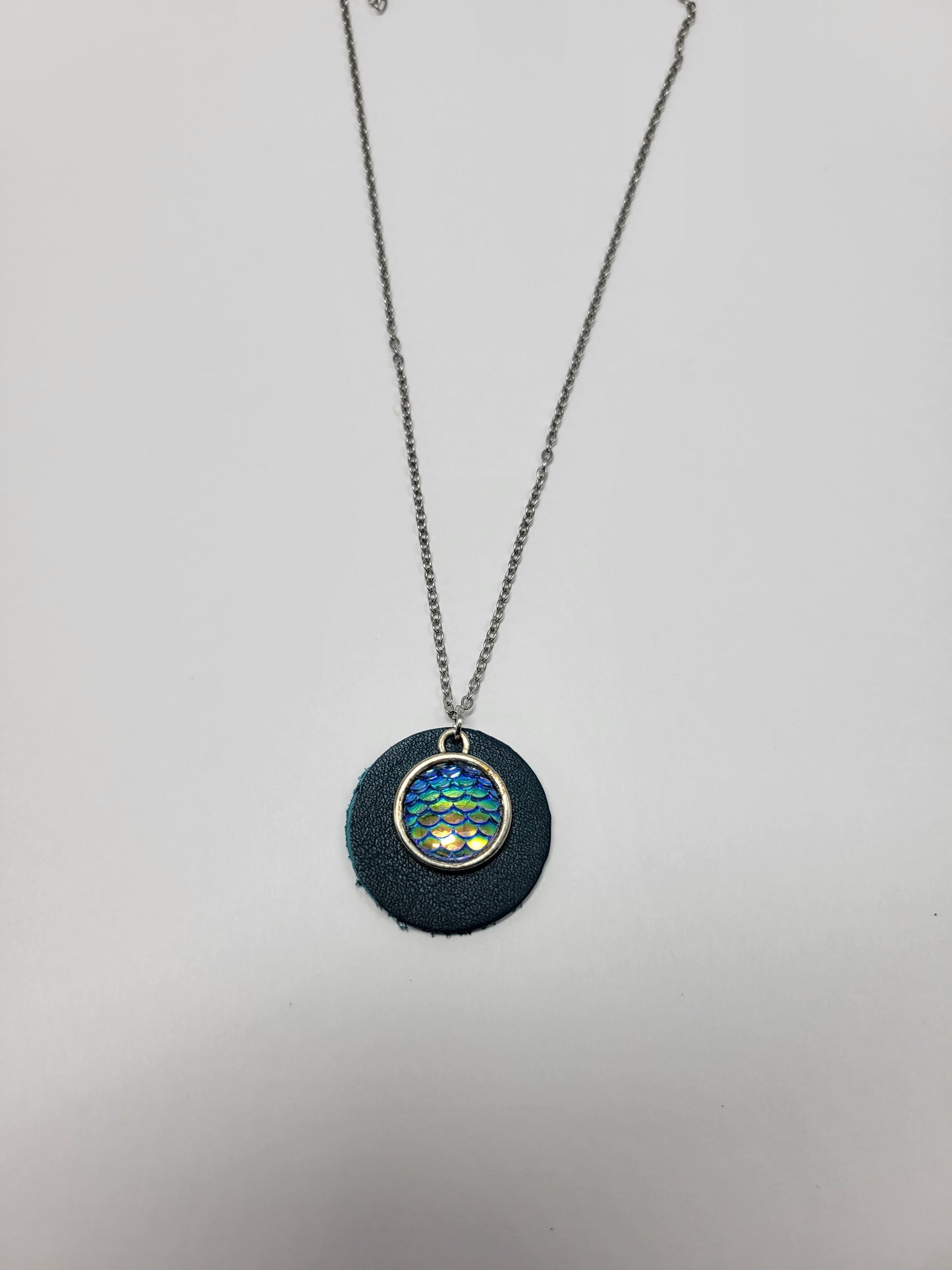 Collier cuir recyclé sequin - Atelier Claire Zhou x 114 Paris