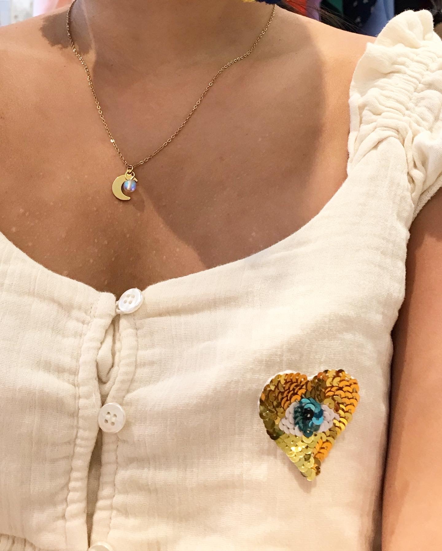 Broche brodée main grigri - JE TE VOIS MON COEUR
