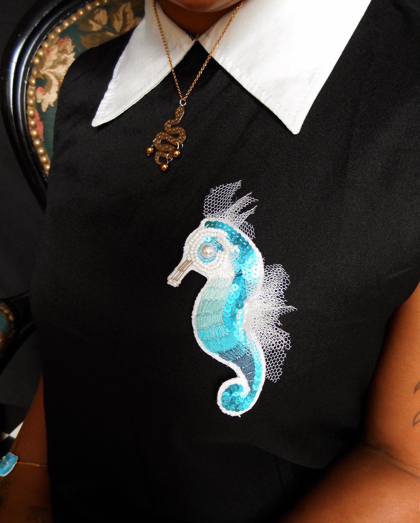 Broche brodée main animaux des océans