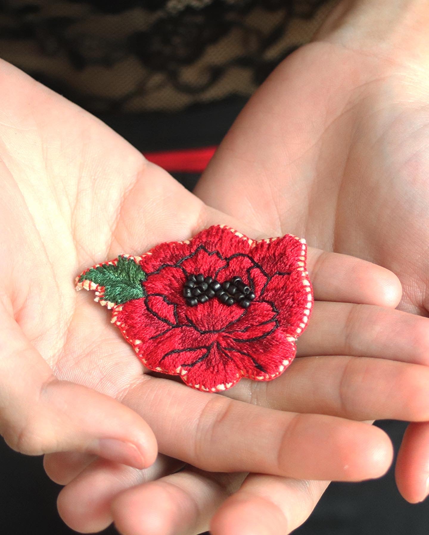 Collier long brodé main - FLEUR CHINOISE ROUGE