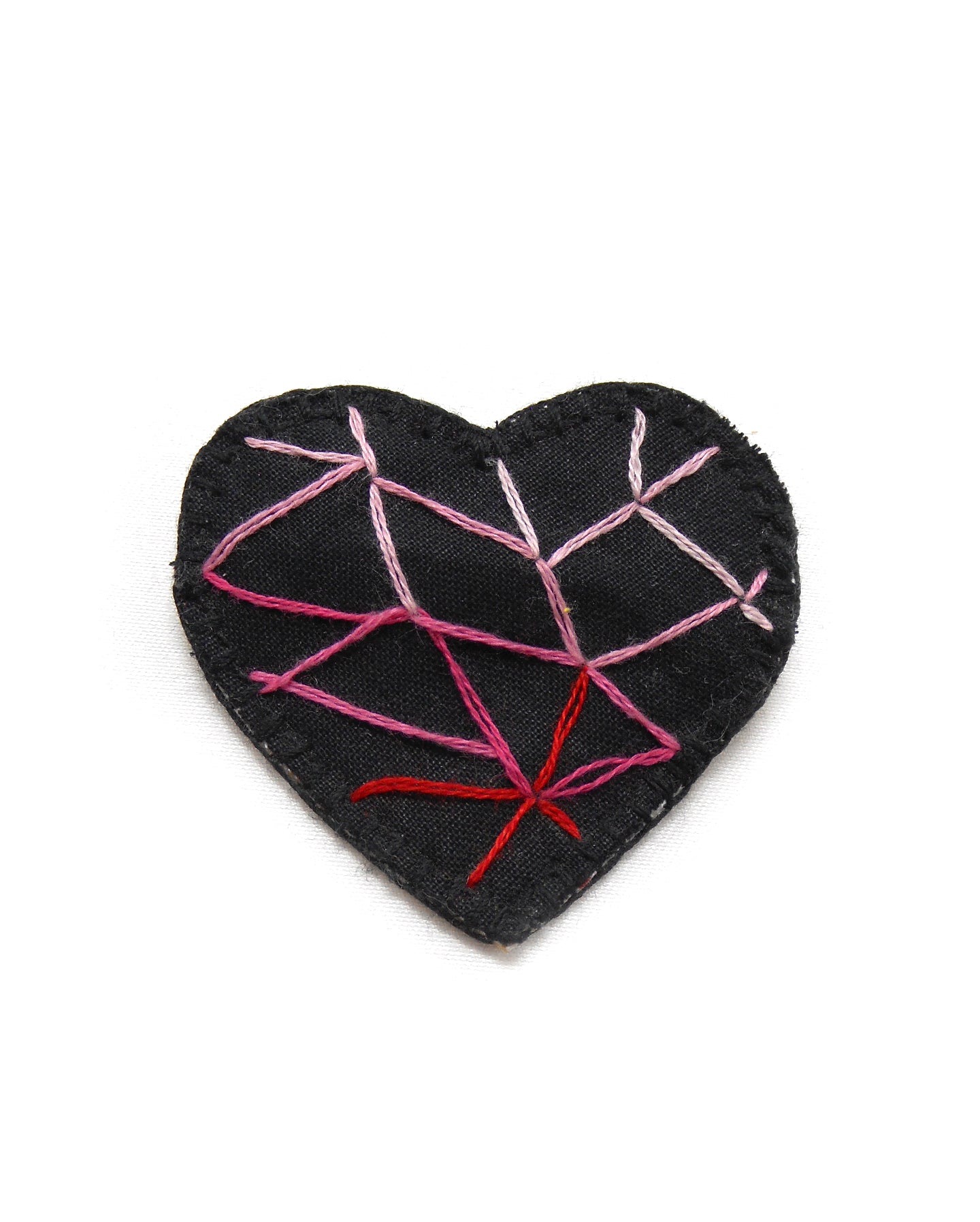 Broche brodée main coeur - AMOUR