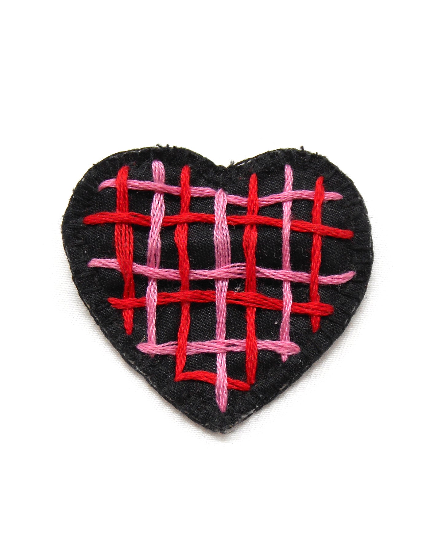 Broche brodée main coeur - AMOUR