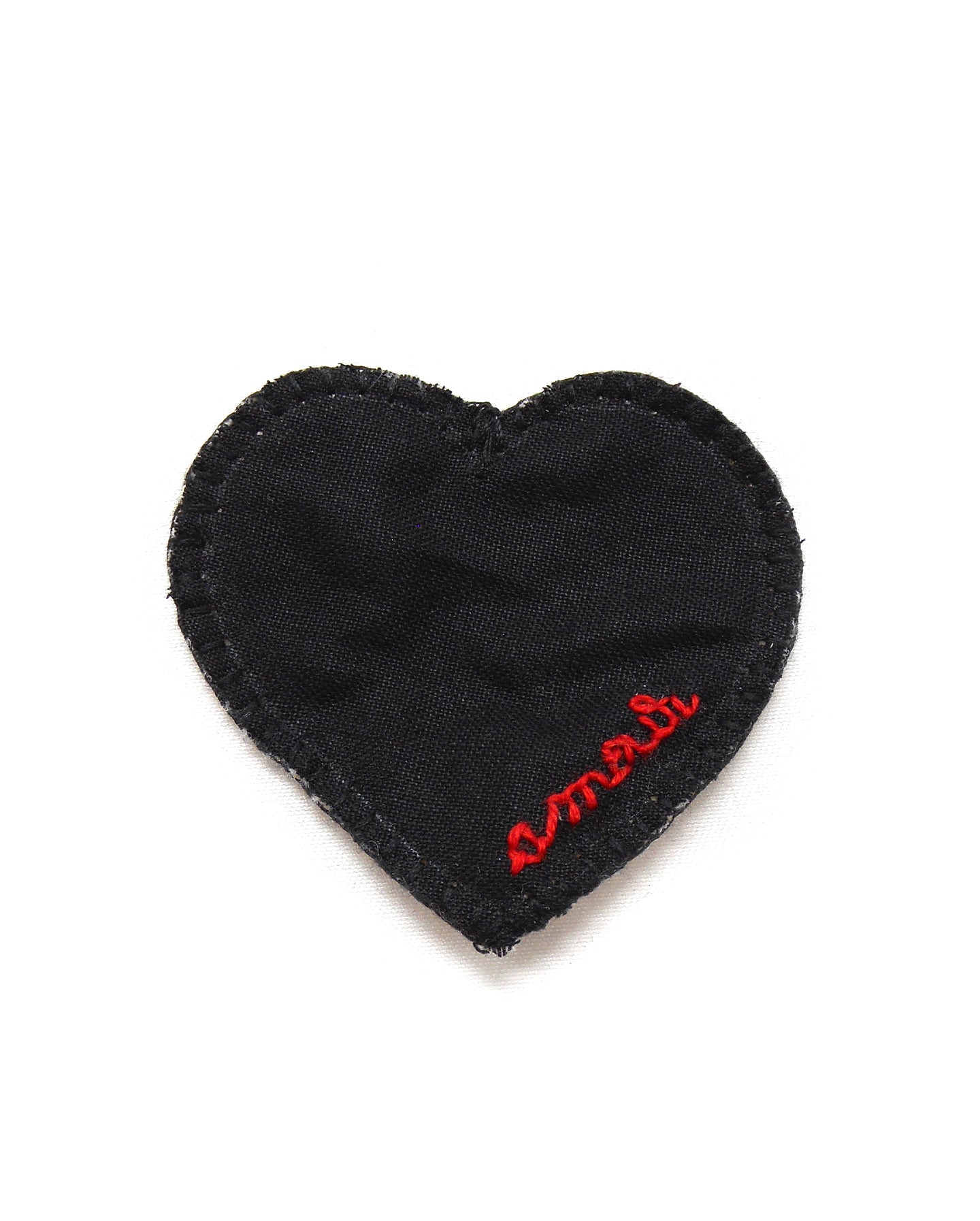 Broche brodée main coeur - AMOUR