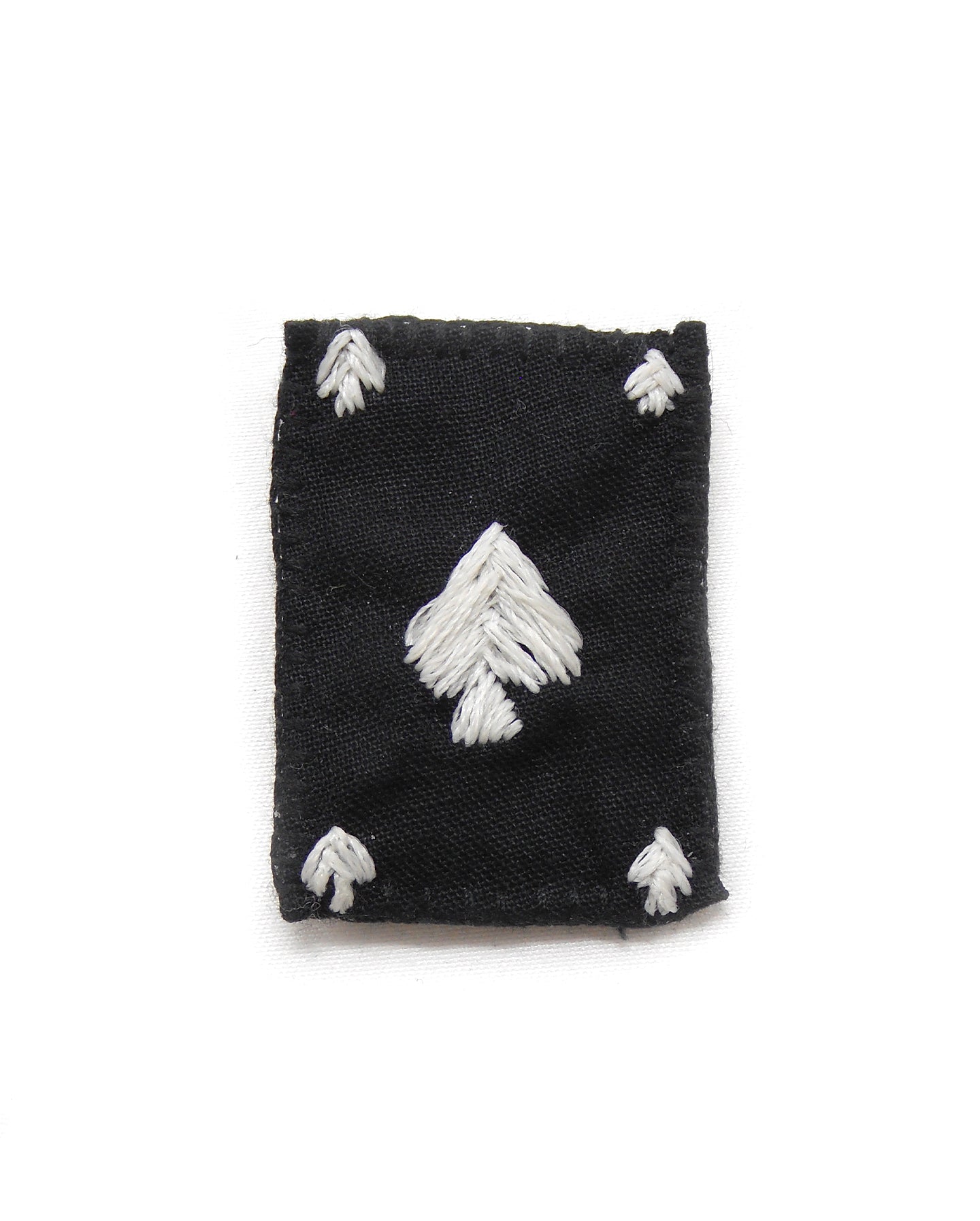Broche brodée main magique - MAGIE ESOTERIQUE