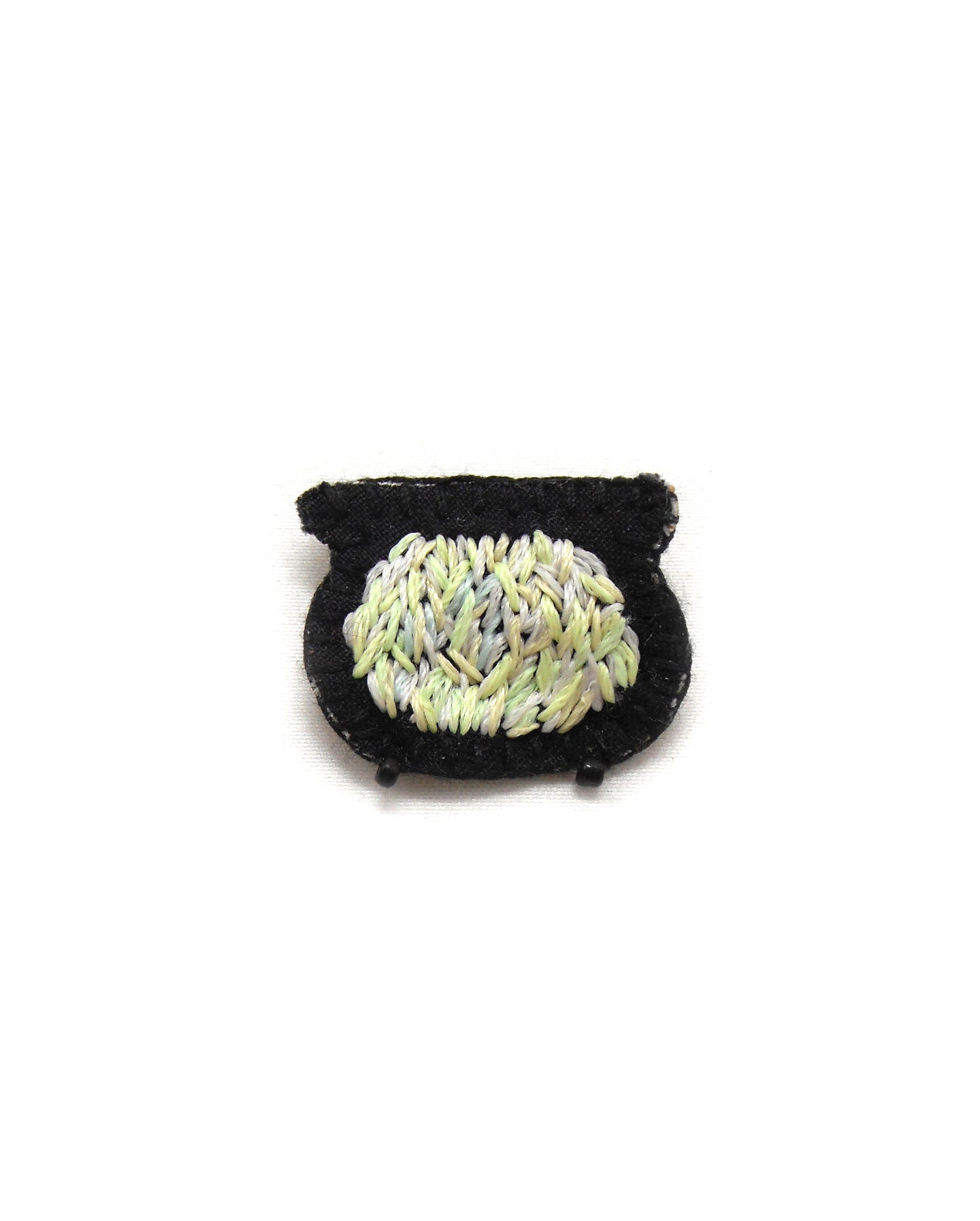 Broche brodée main magique - MAGIE ESOTERIQUE