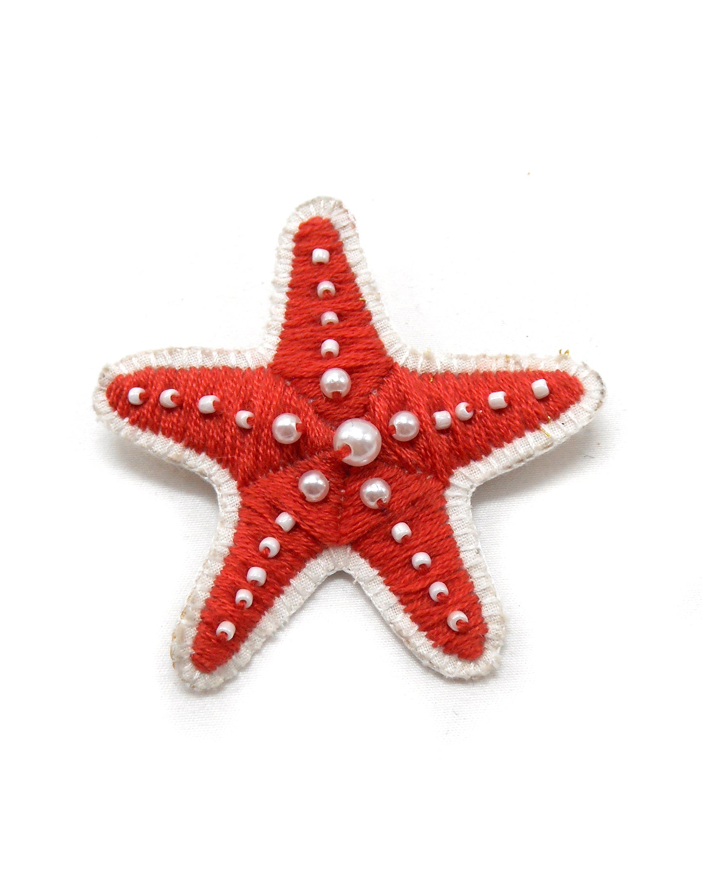 Broche brodée main coquillages & étoiles de mer