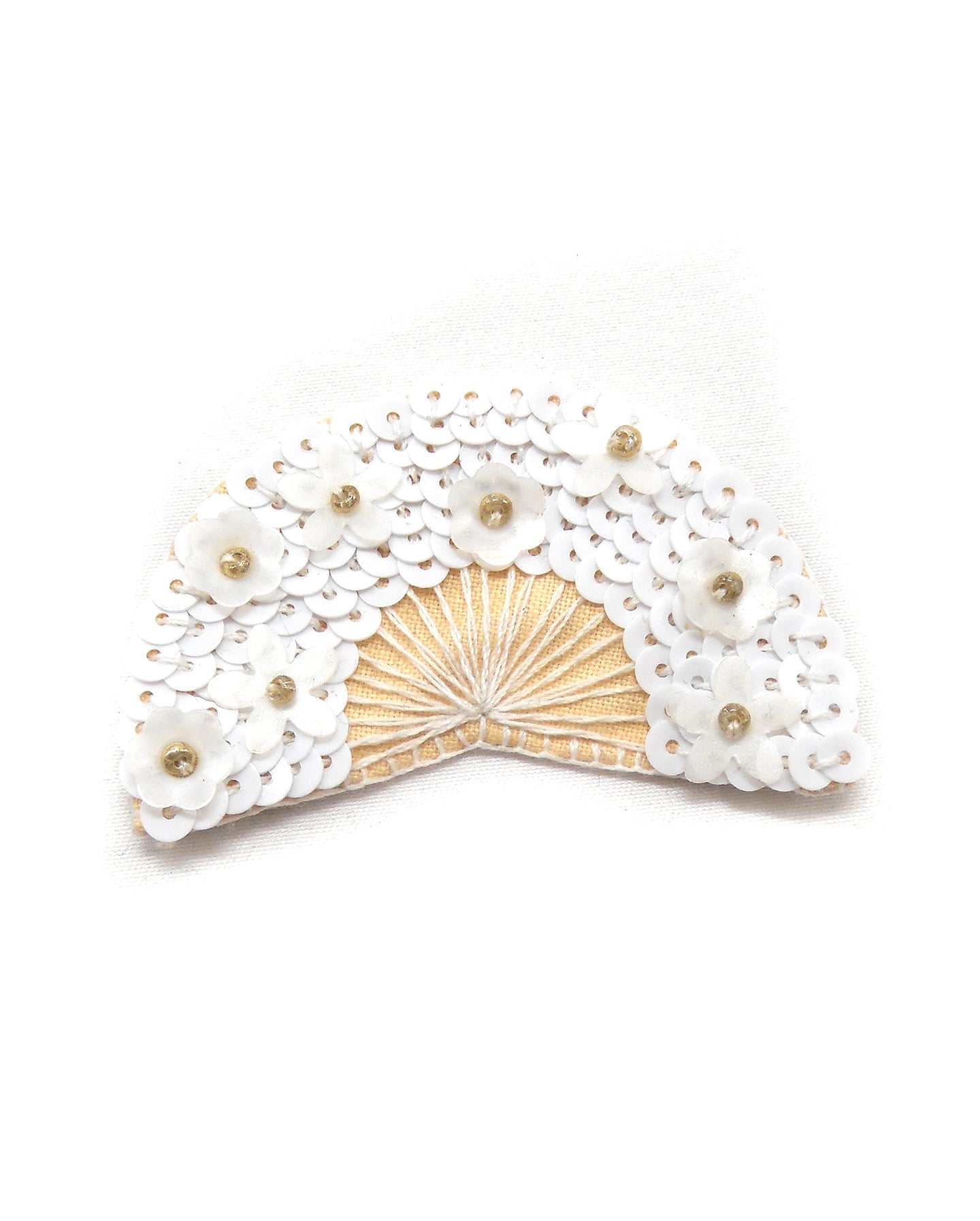Broche brodée main - EVENTAIL CHINOIS