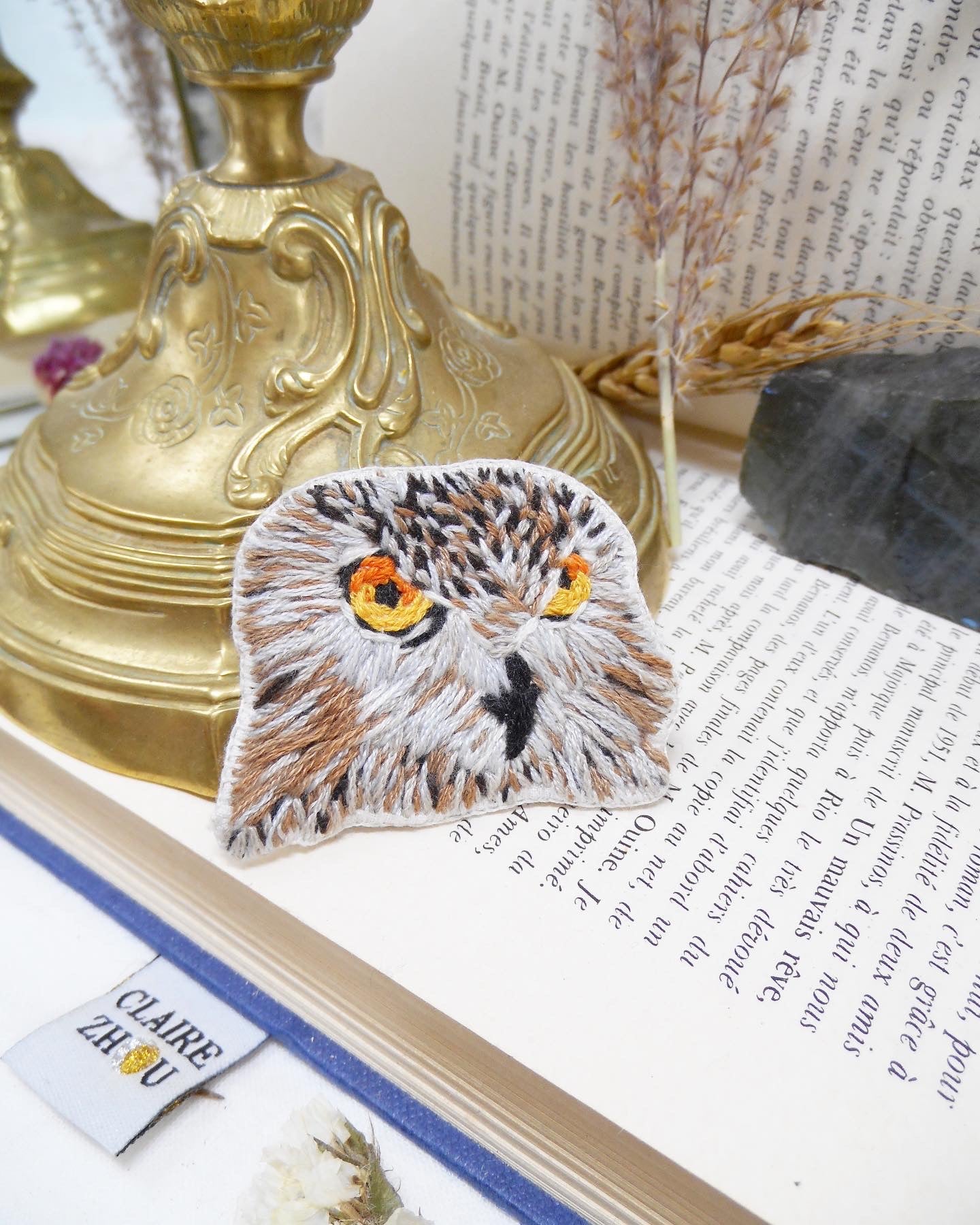Broche brodée main animal - HIBOU