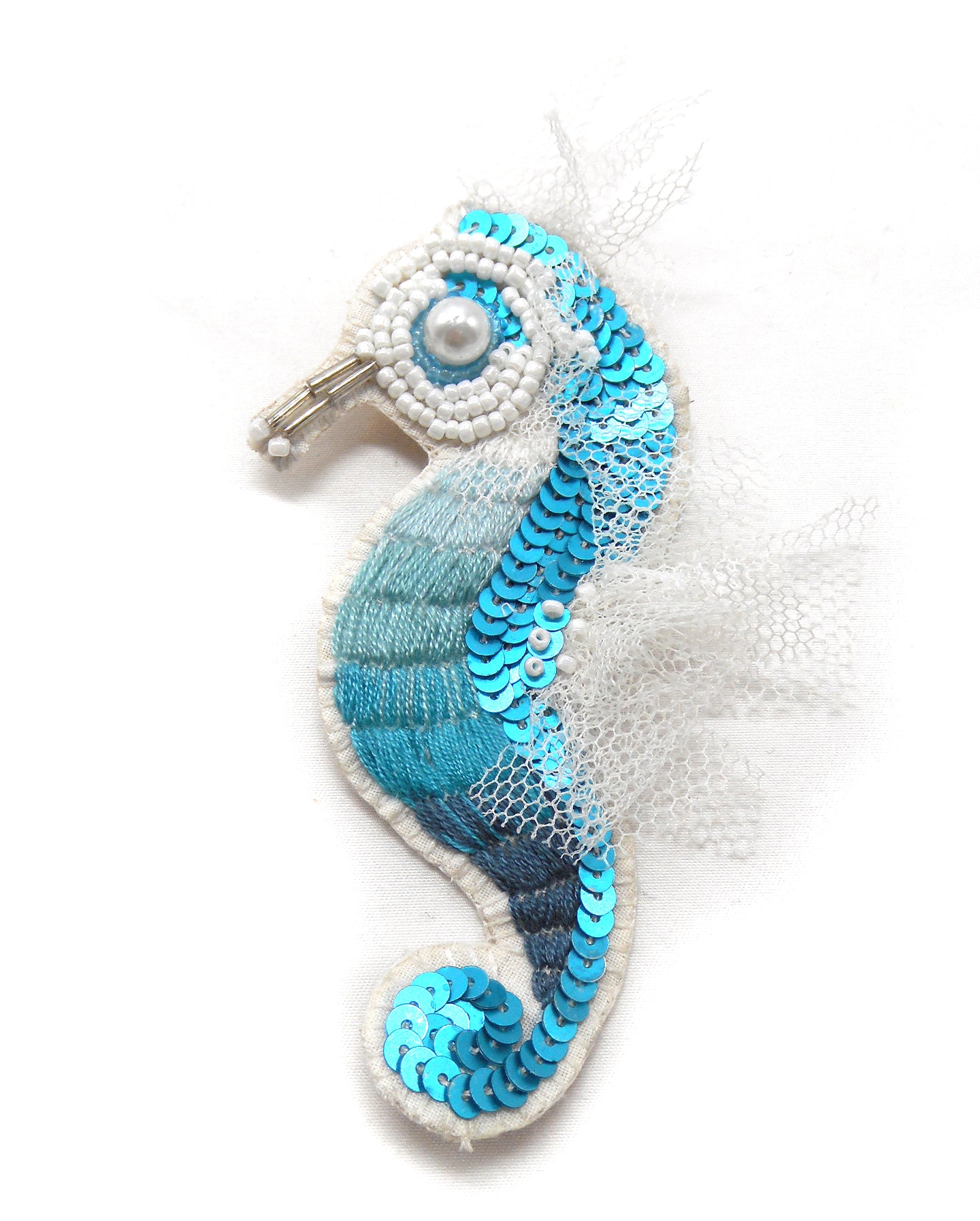 Broche brodée main animaux des océans