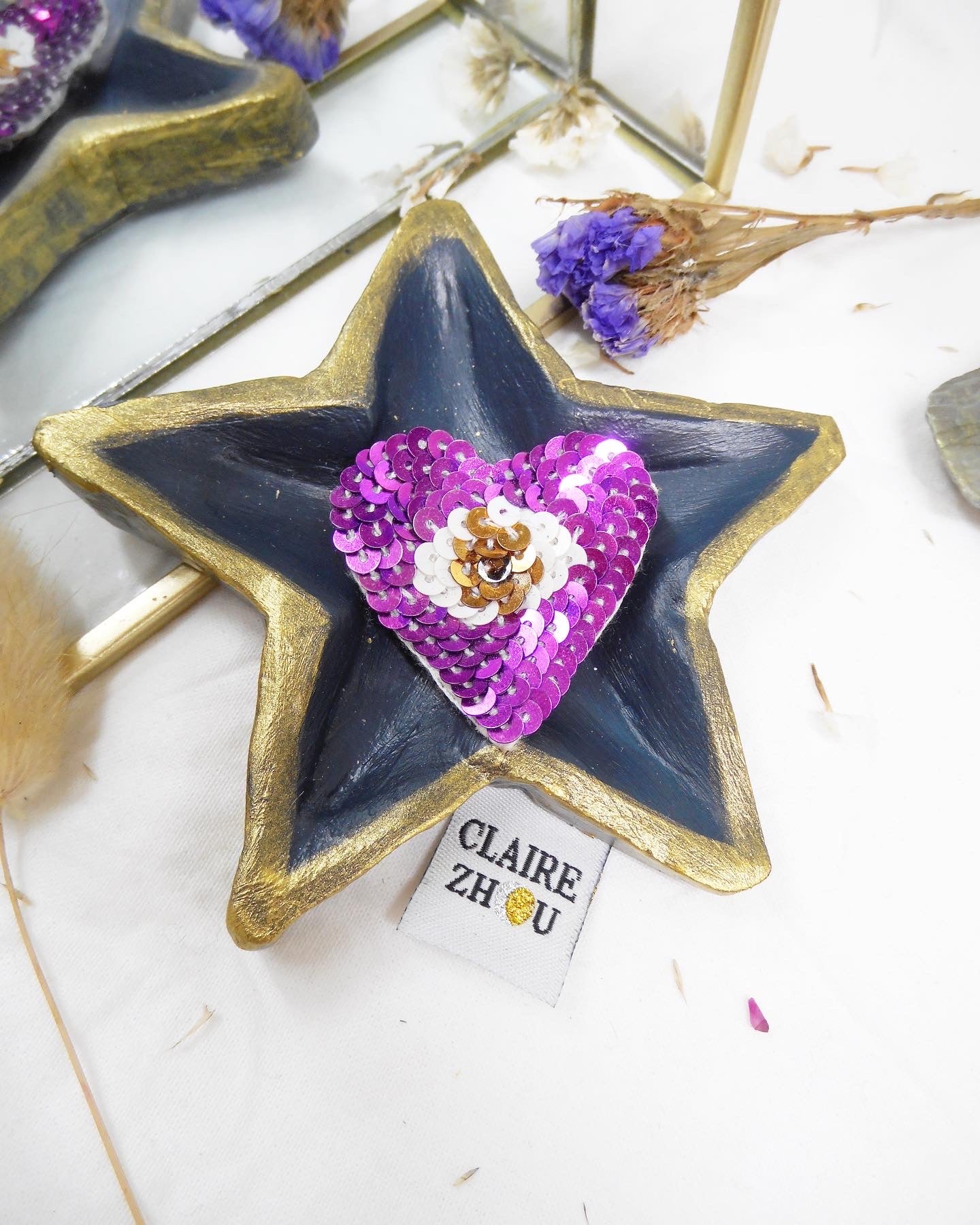 Broche brodée main grigri - JE TE VOIS MON COEUR