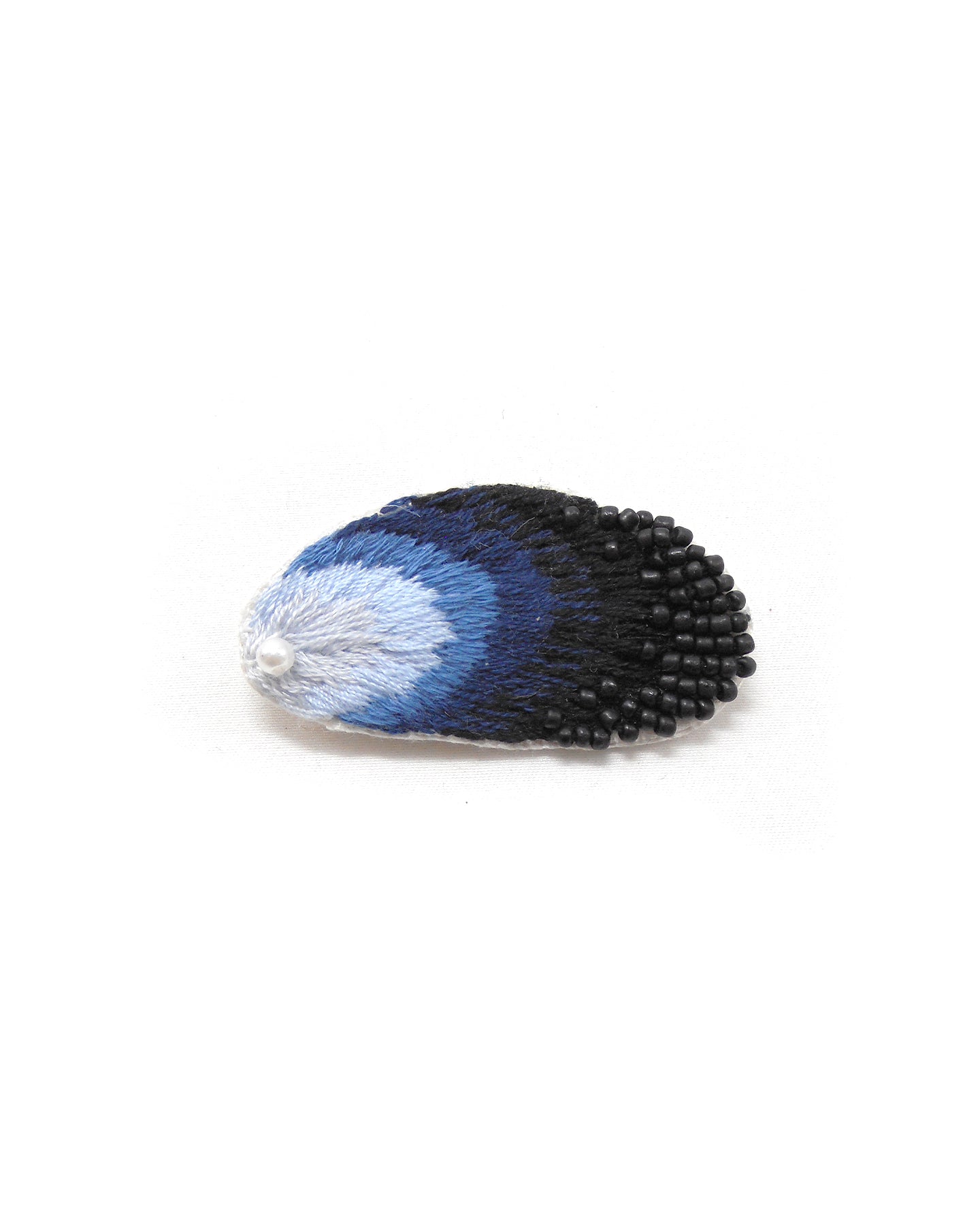 Broche brodée main coquillages & étoiles de mer