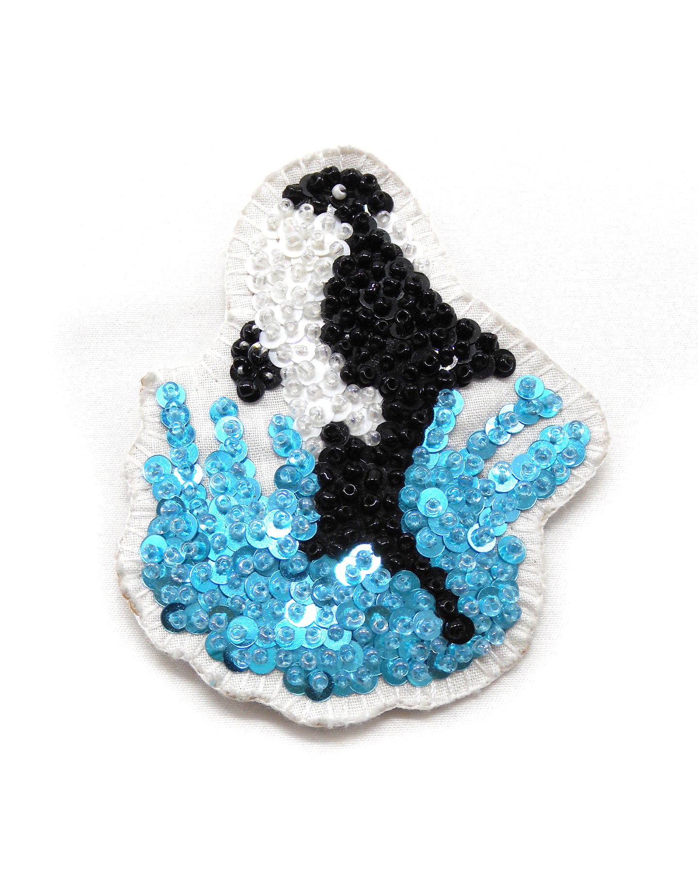Broche brodée main animaux des océans