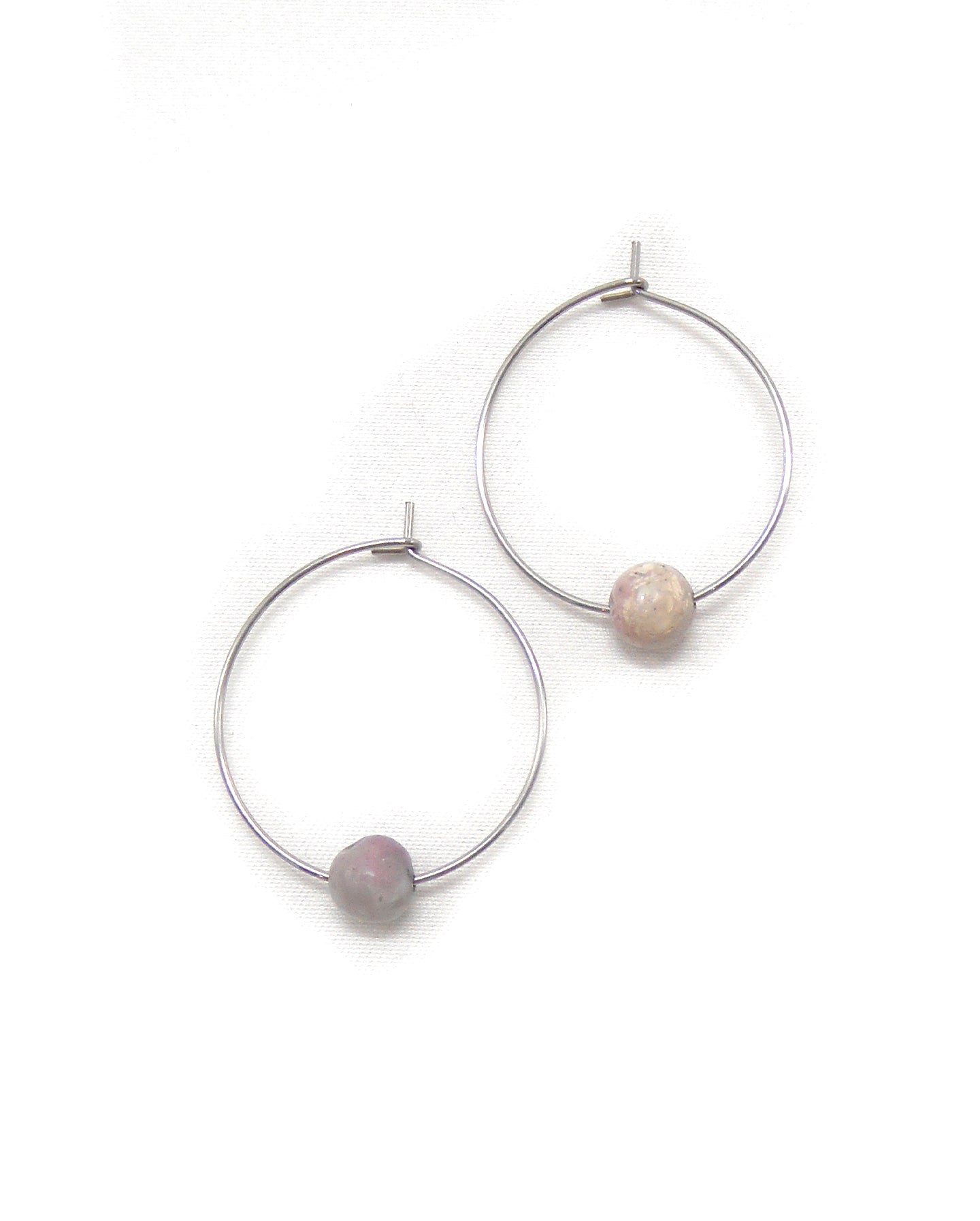 Boucles d'oreilles créoles minimalistes pierres - LEA