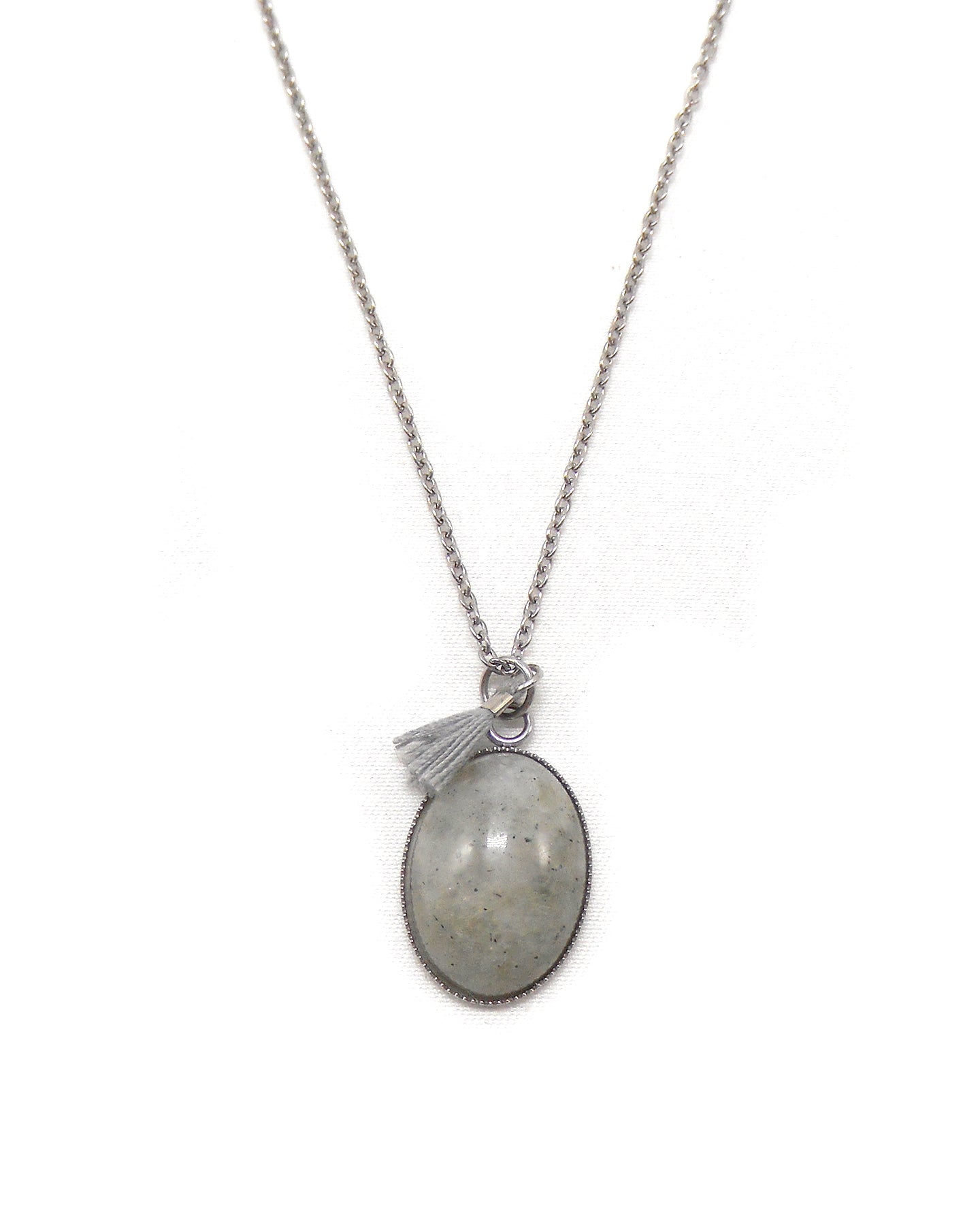 Collier médaille ovale pierre naturelle bohème - GRACE