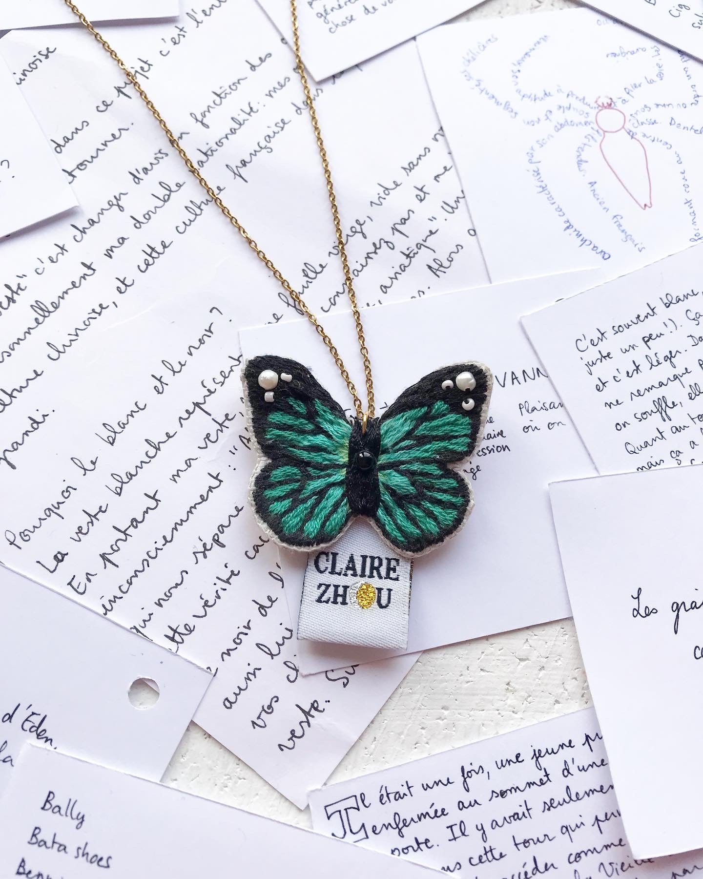 Collier brodé à la main féerique - PAPILLON