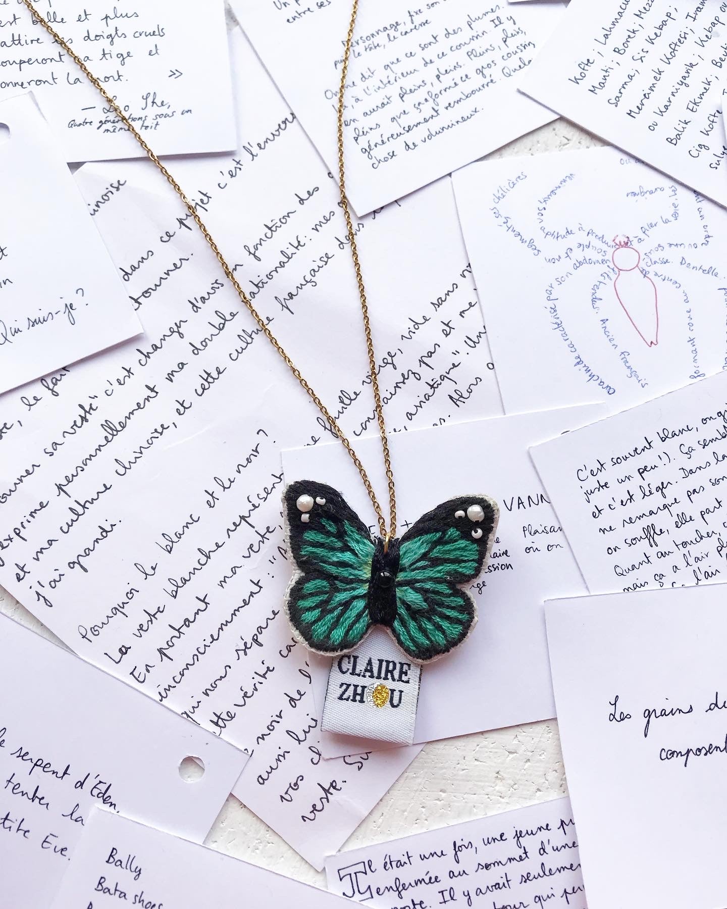 Collier brodé à la main féerique - PAPILLON