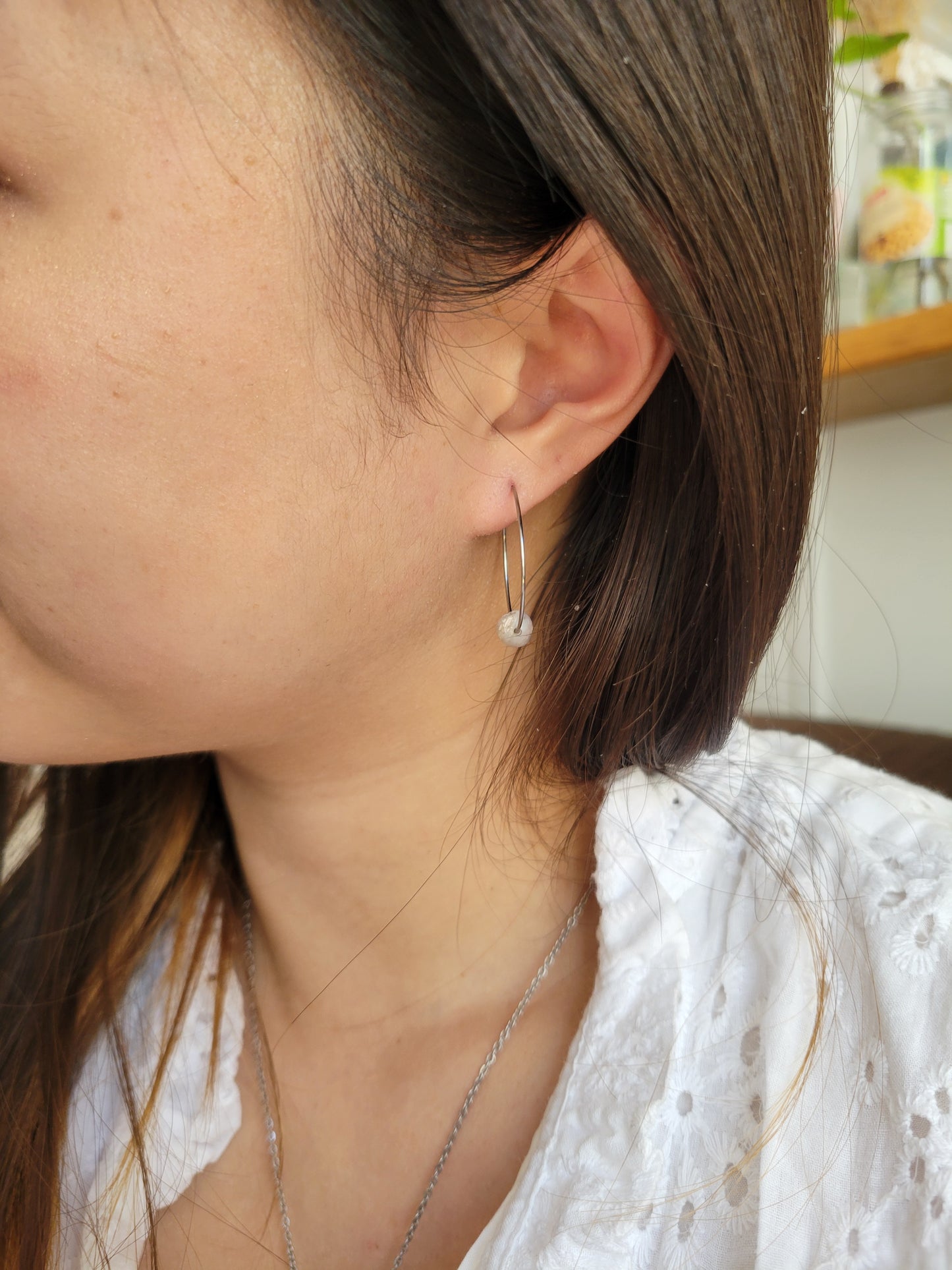 Boucles d'oreilles créoles minimalistes pierres - LEA