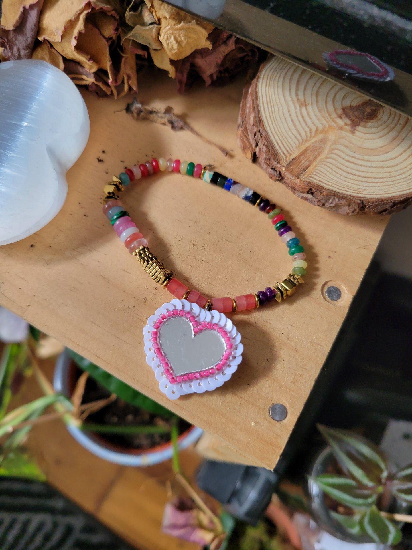 Bracelet élastique pierres et cœur brodé main - HALE