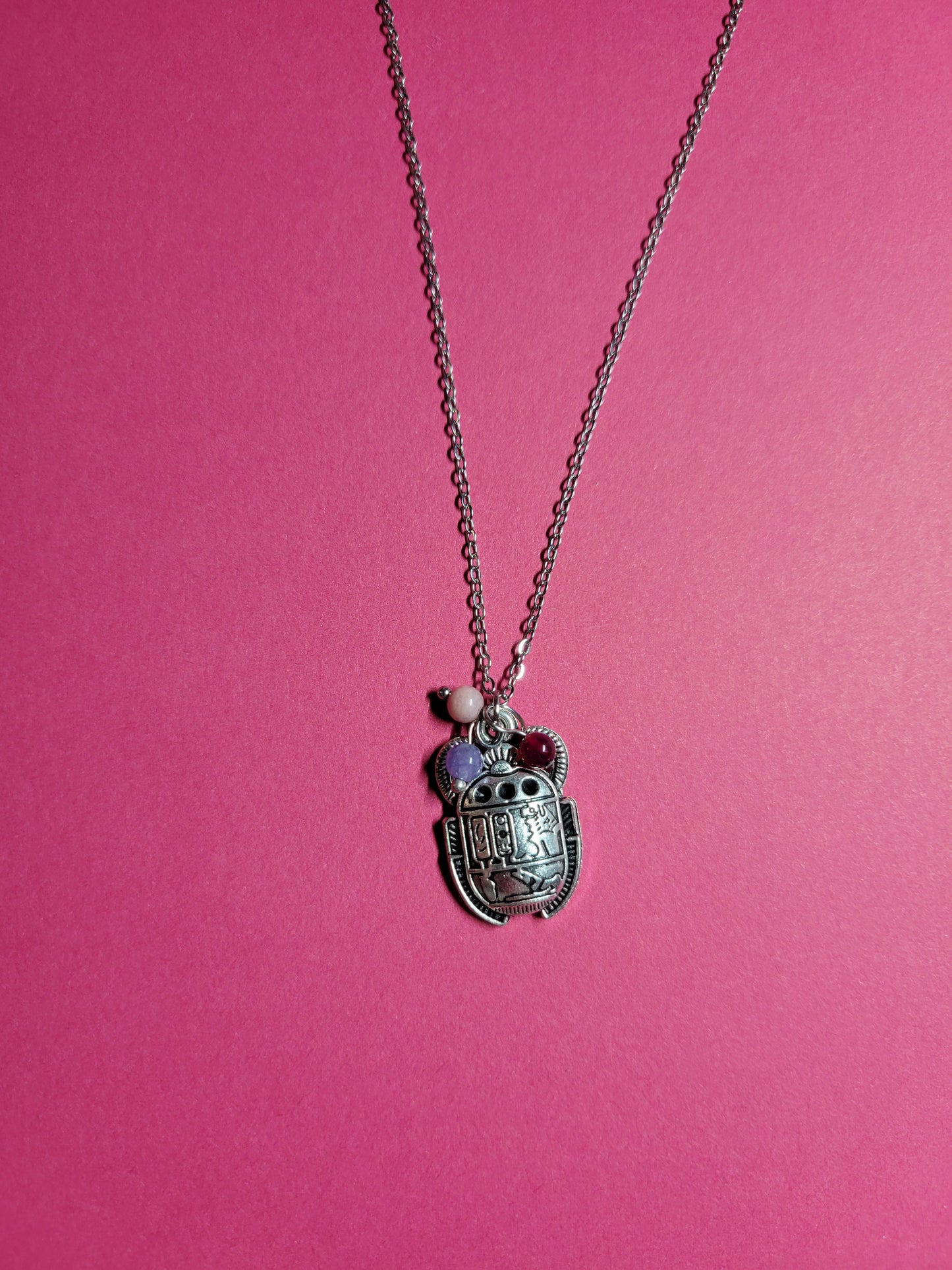 Collier totem scarabée perlé pierres - SCARABEE