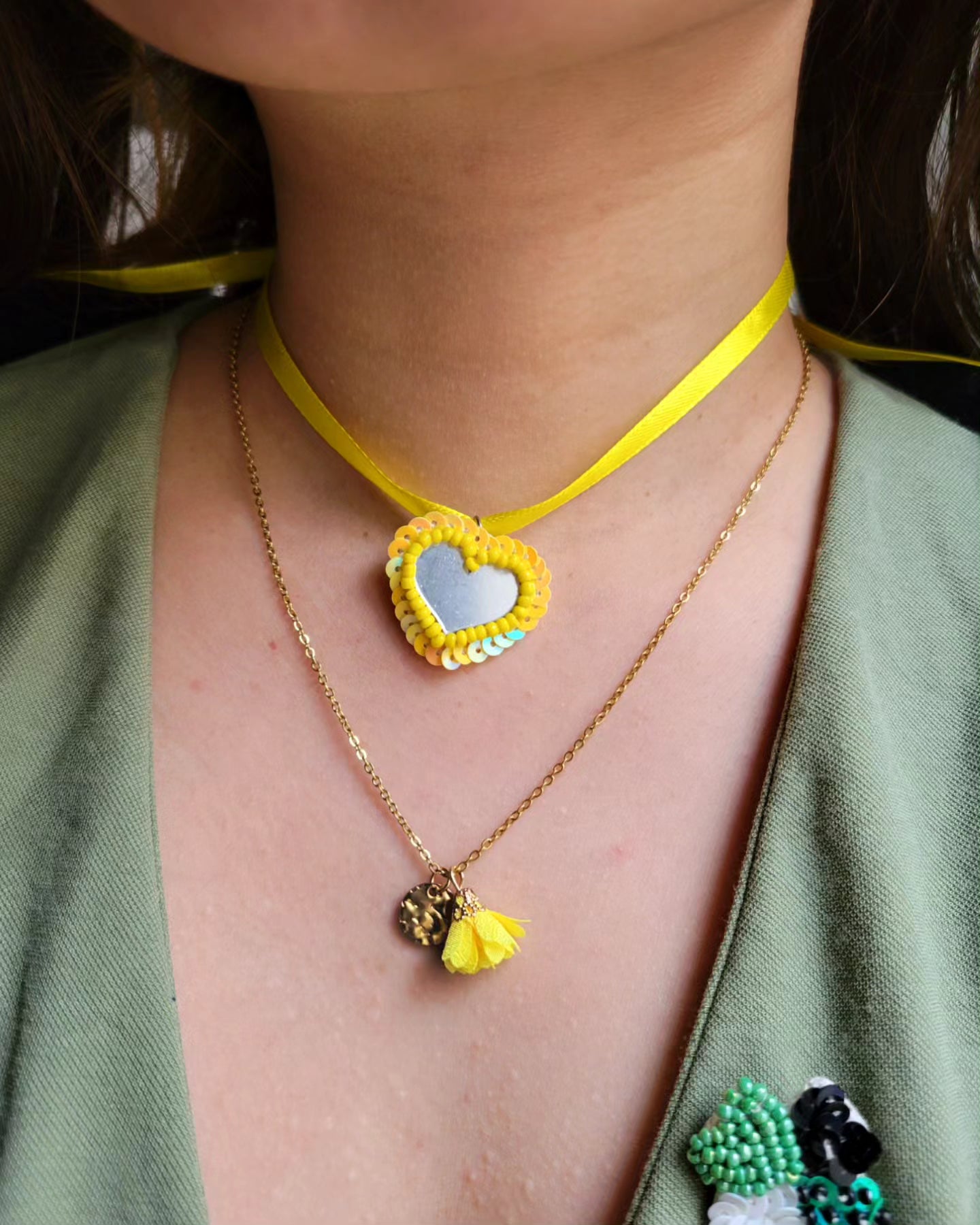 Collier sequin martelé et fleur - NINELLE