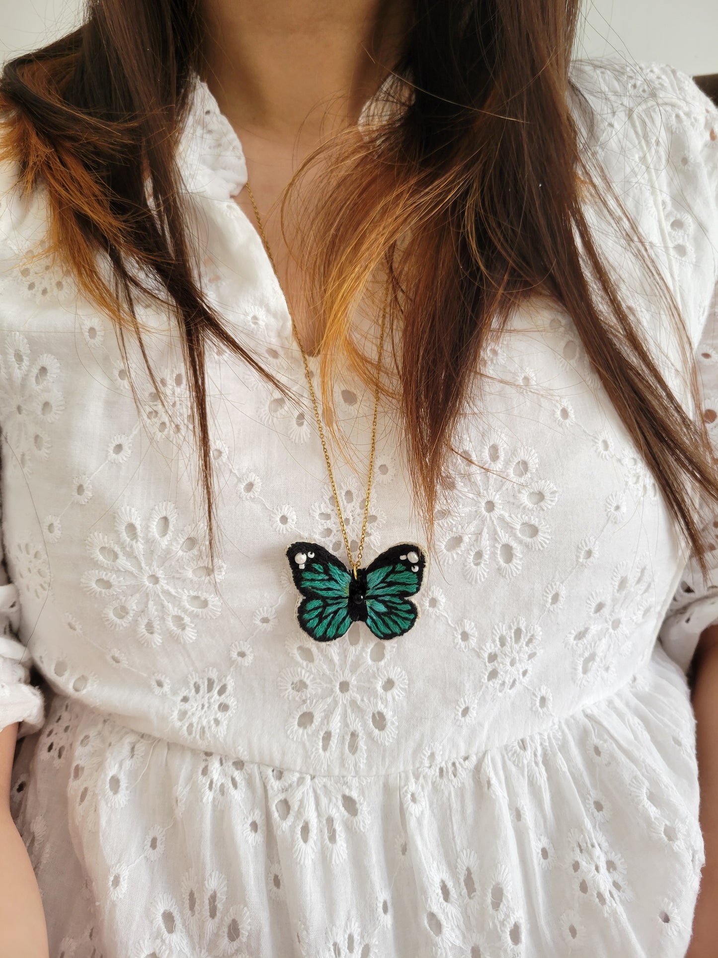 Collier brodé à la main féerique - PAPILLON