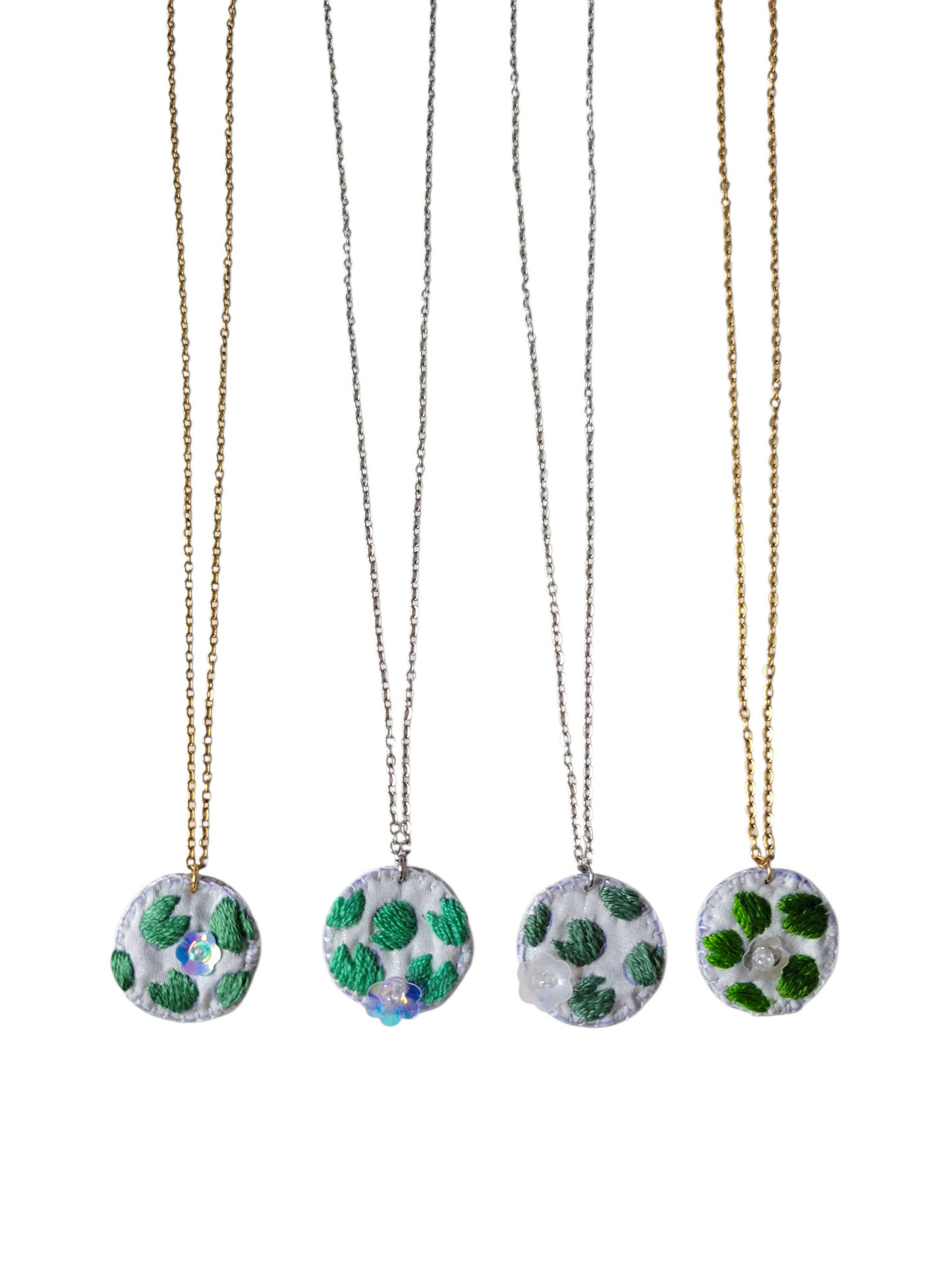 Collier brodé main collection Nymphes aquatiques naiades nereides oceanides