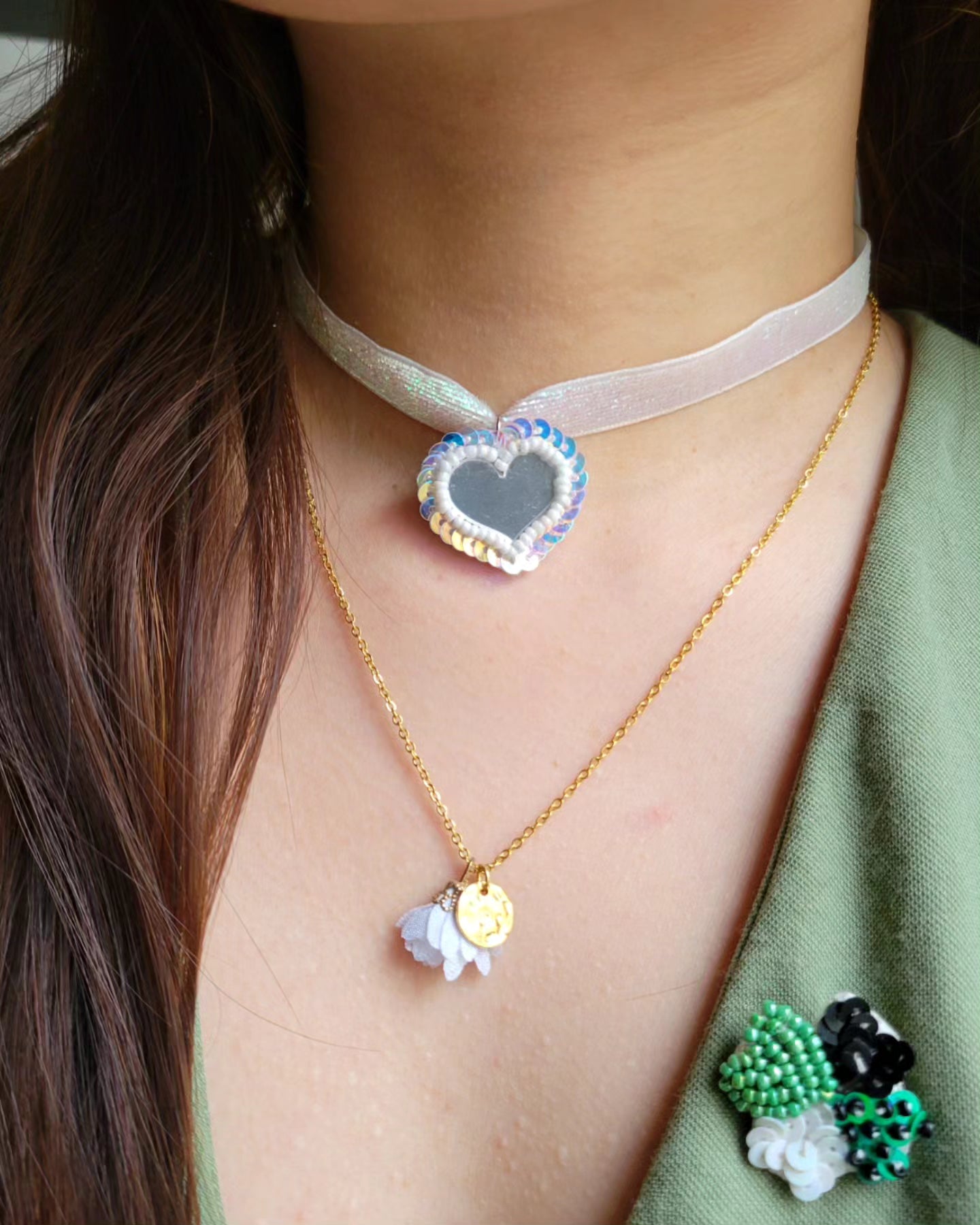 Collier sequin martelé et fleur - NINELLE