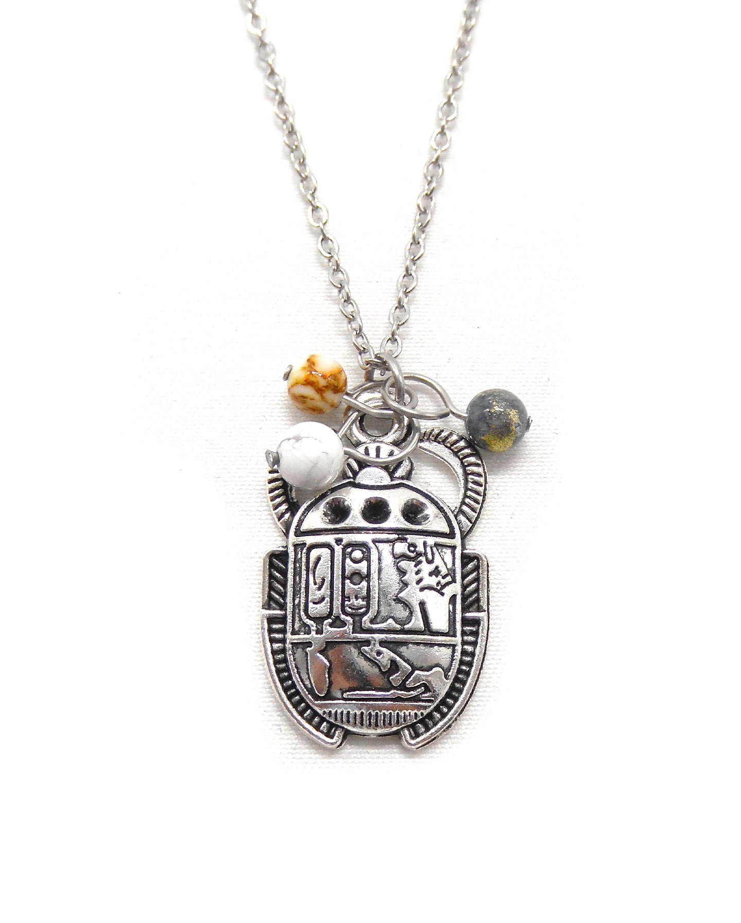 Collier totem scarabée perlé pierres - SCARABEE