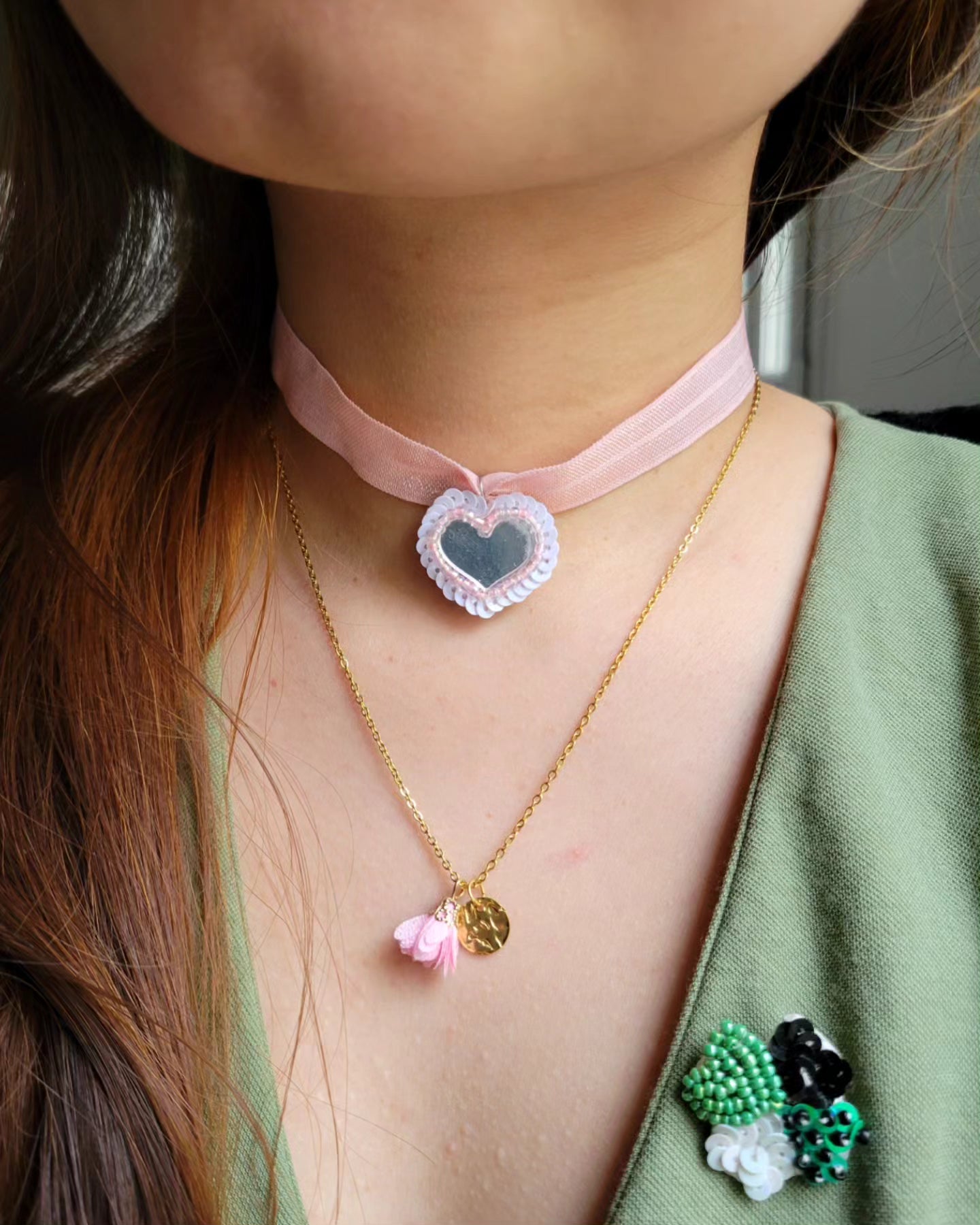 Collier sequin martelé et fleur - NINELLE