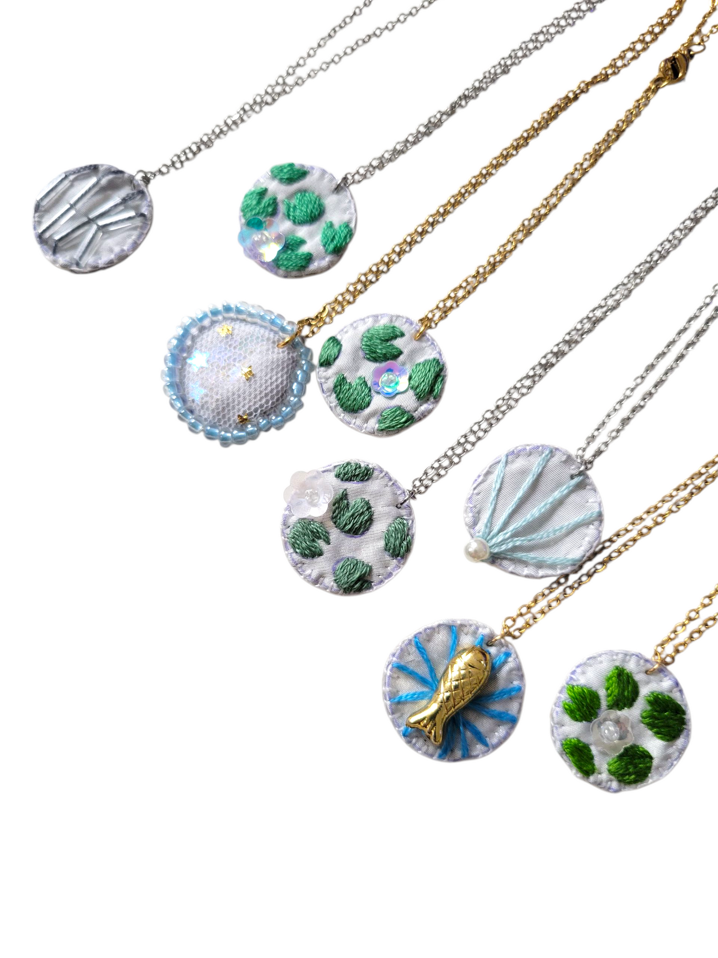 Collier brodé main collection Nymphes aquatiques naiades nereides oceanides