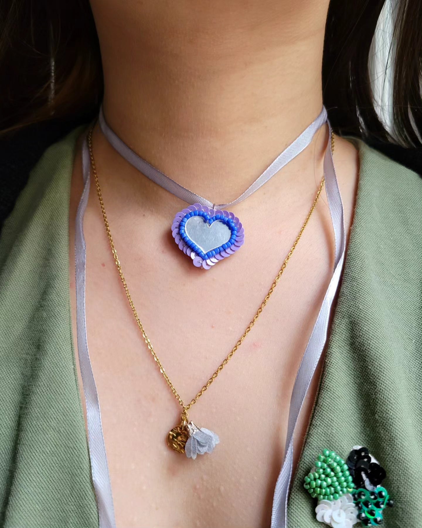 Collier sequin martelé et fleur - NINELLE
