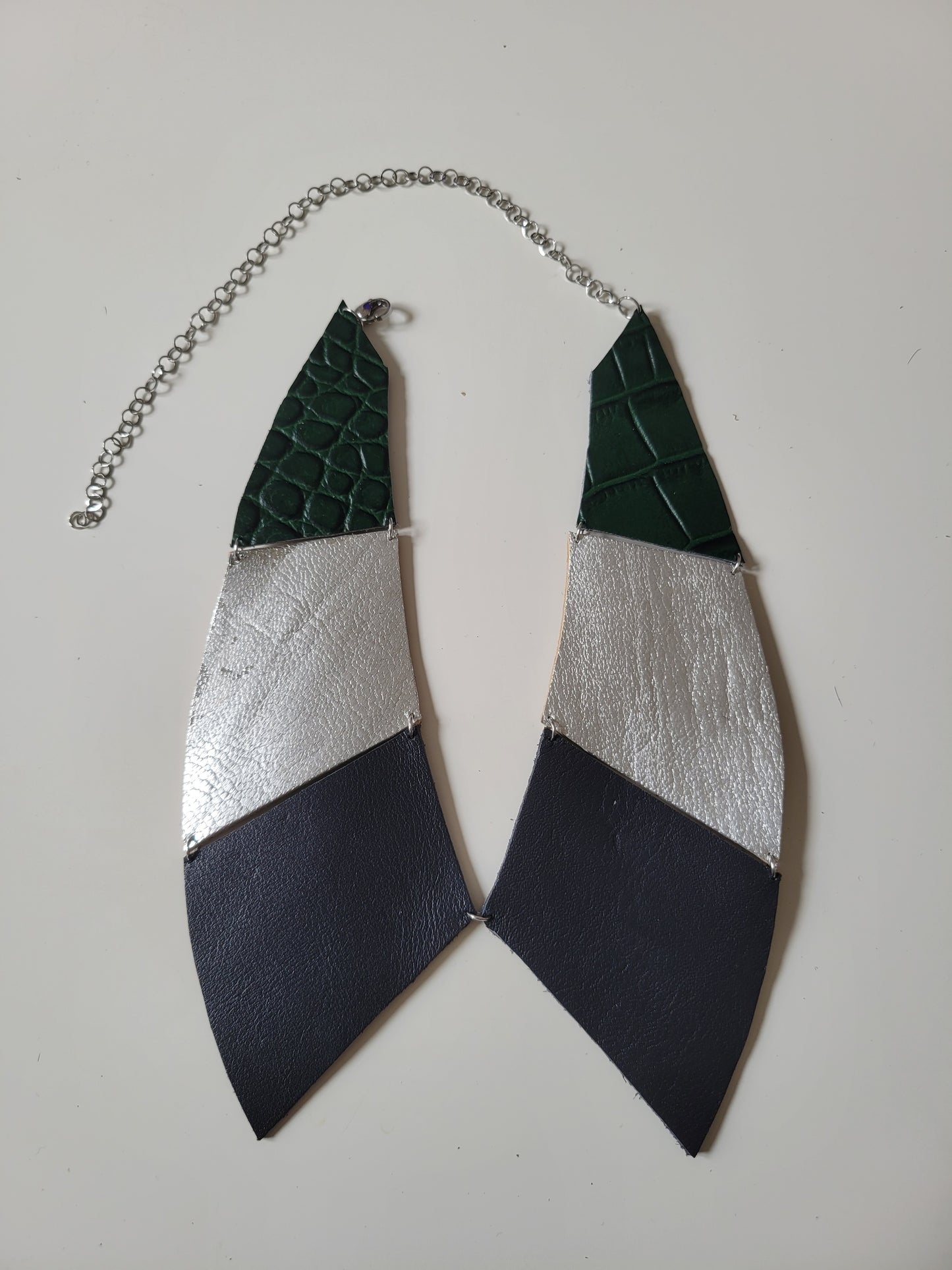 Collier faux col cuir upcyclé patchwork - Atelier Claire Zhou x 114 paris