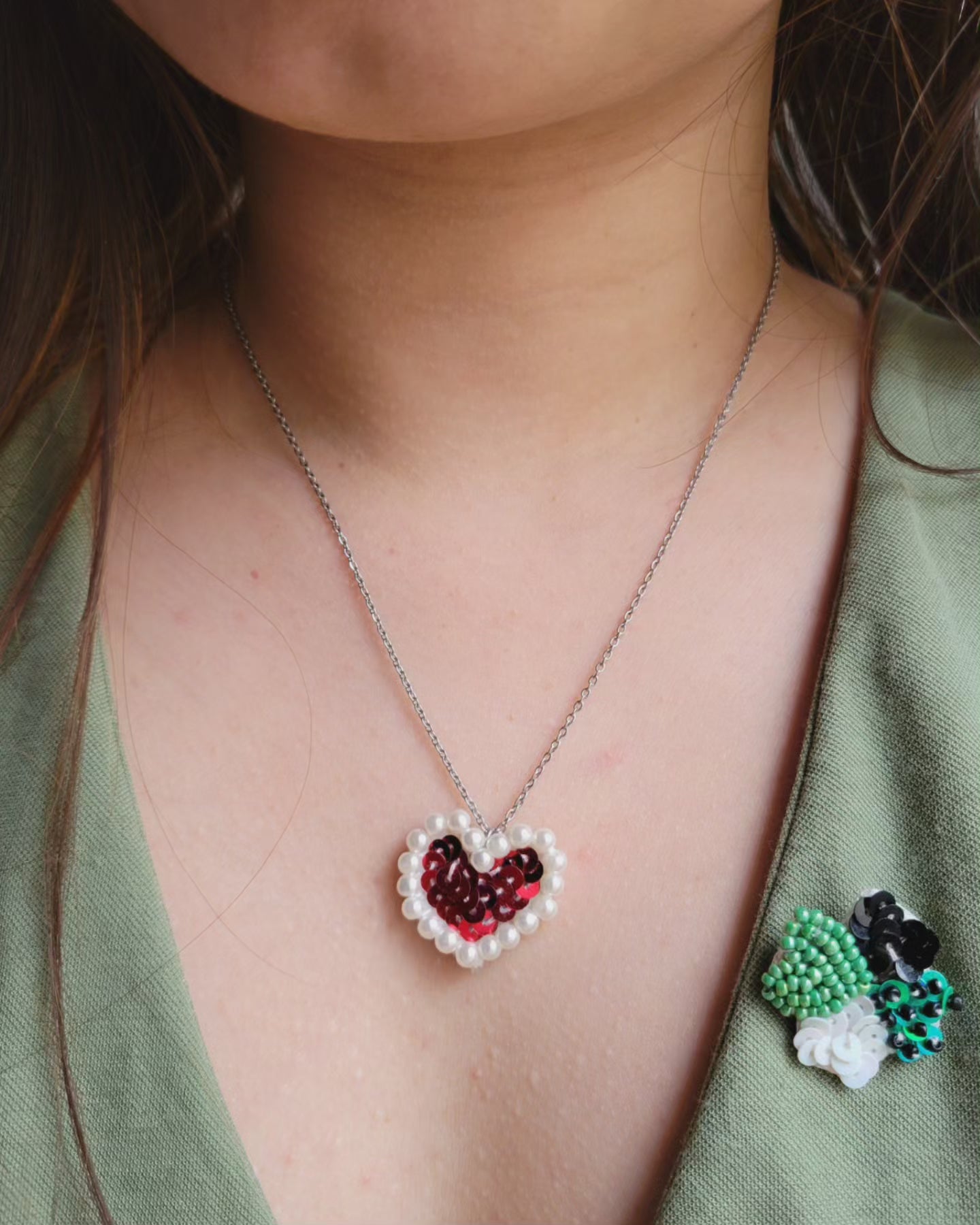 Collier brodé main d'amour - COEUR