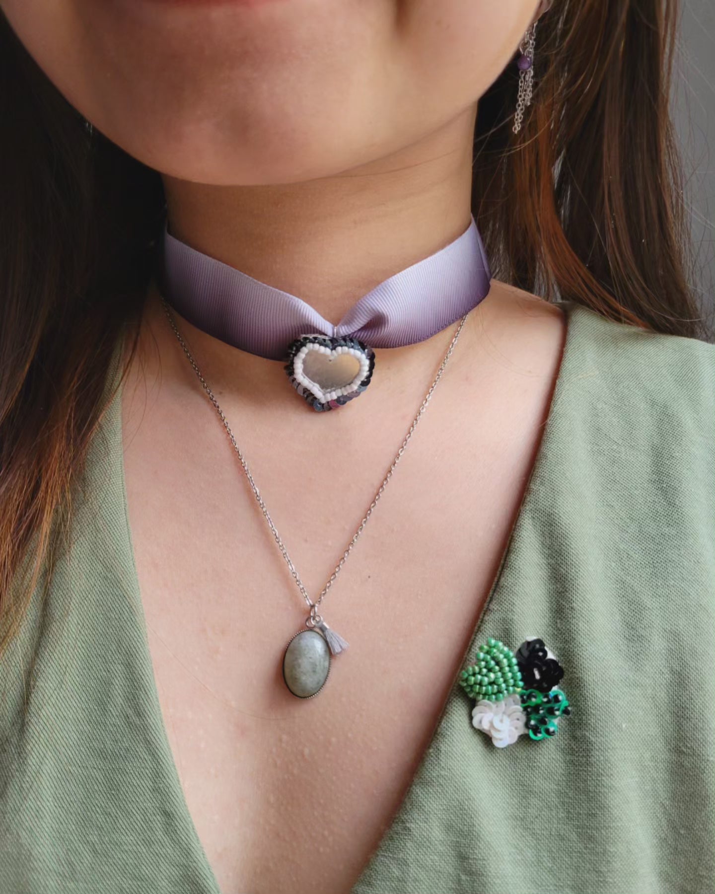 Collier médaille ovale pierre naturelle bohème - GRACE