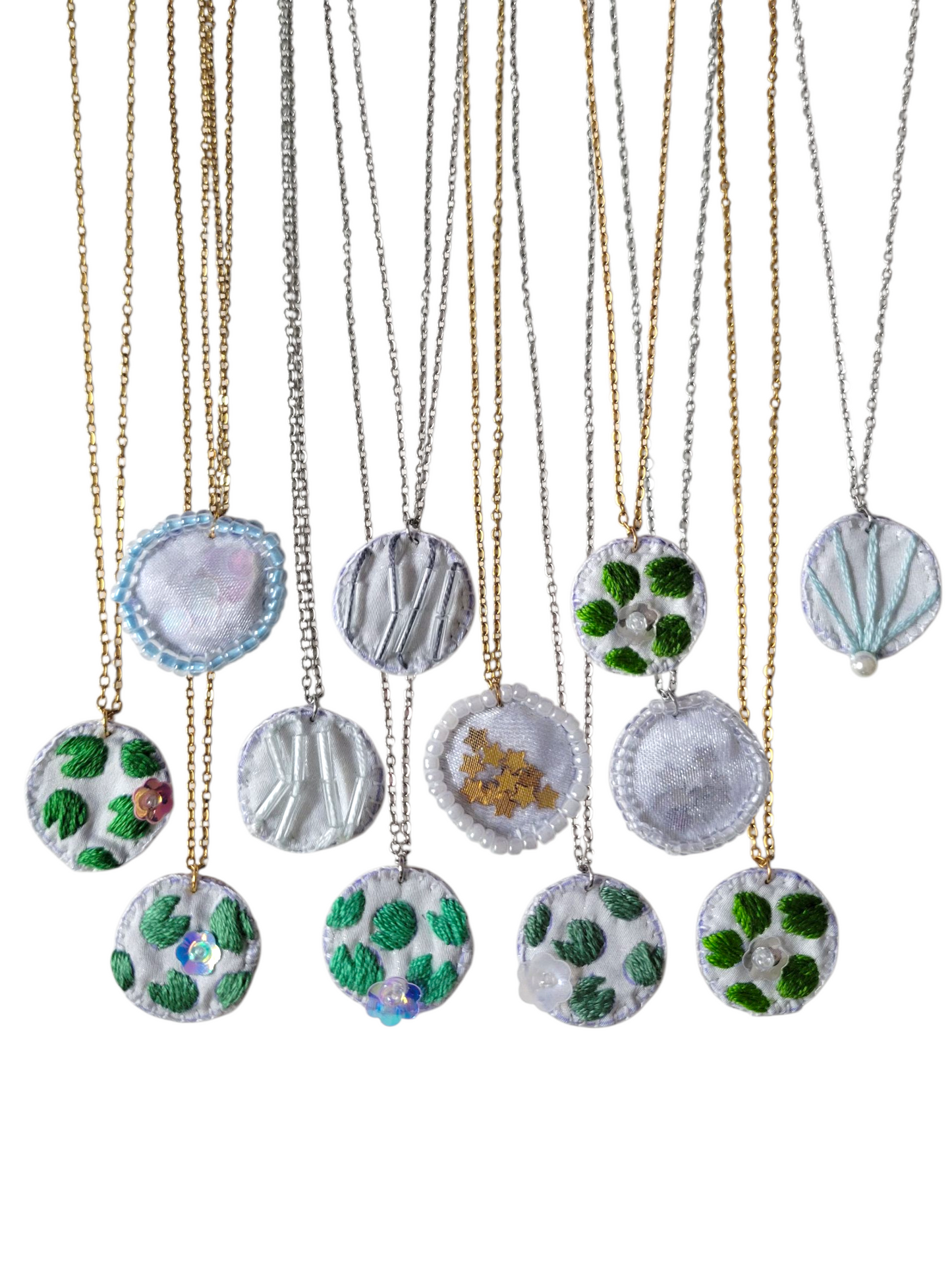 Collier brodé main collection Nymphes aquatiques naiades nereides oceanides