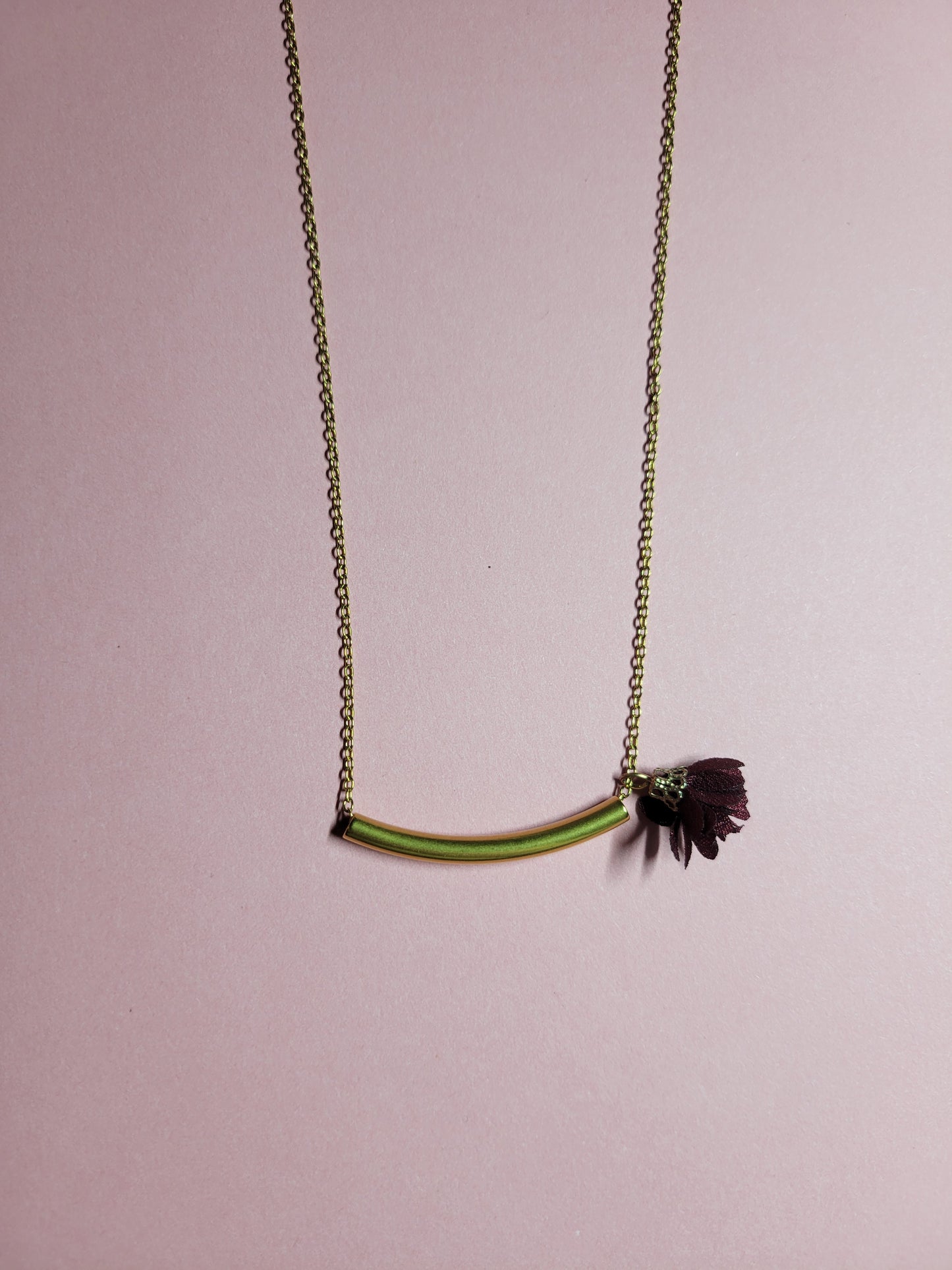 Collier barre et pompon fleur - LANAELLE