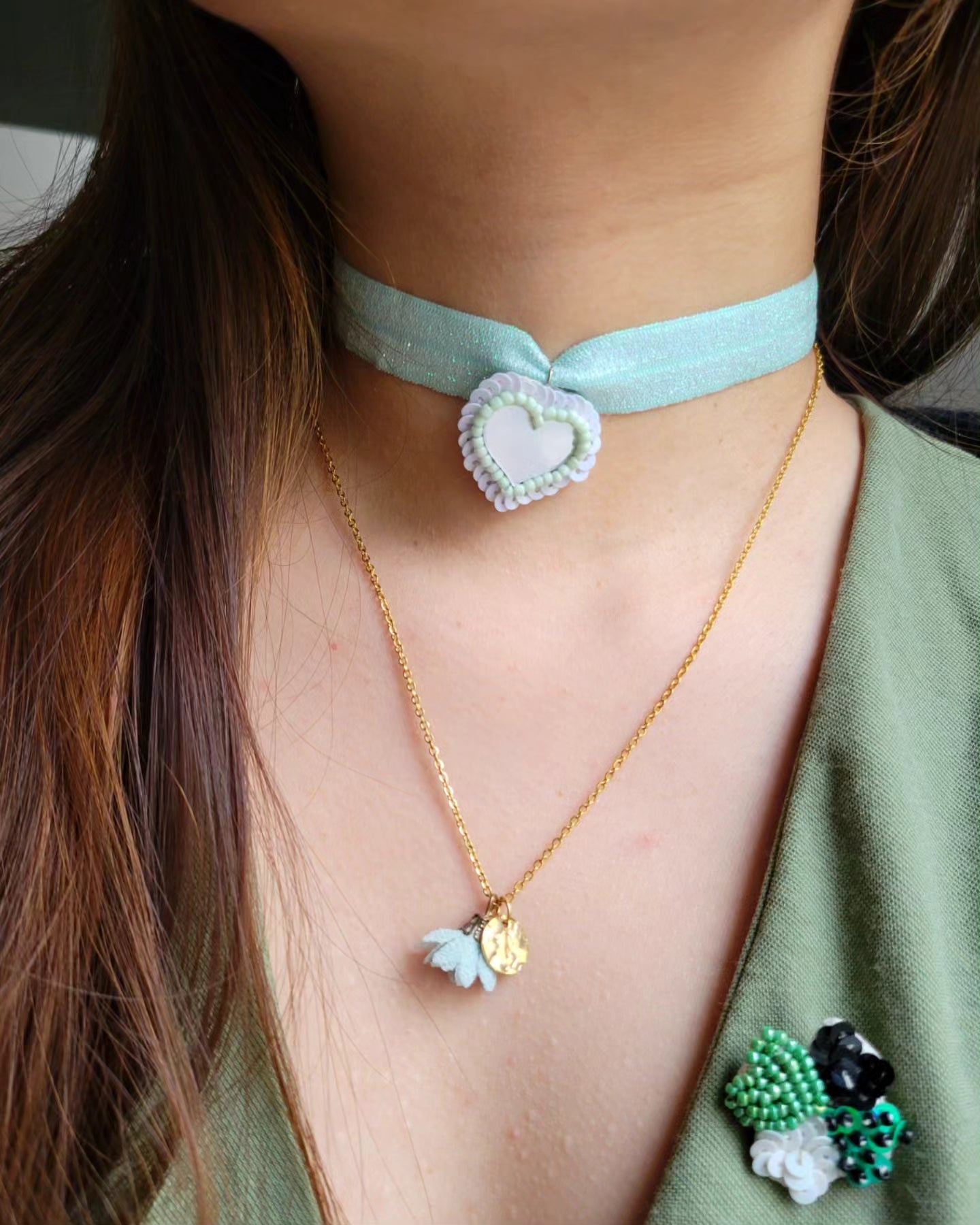 Collier sequin martelé et fleur - NINELLE