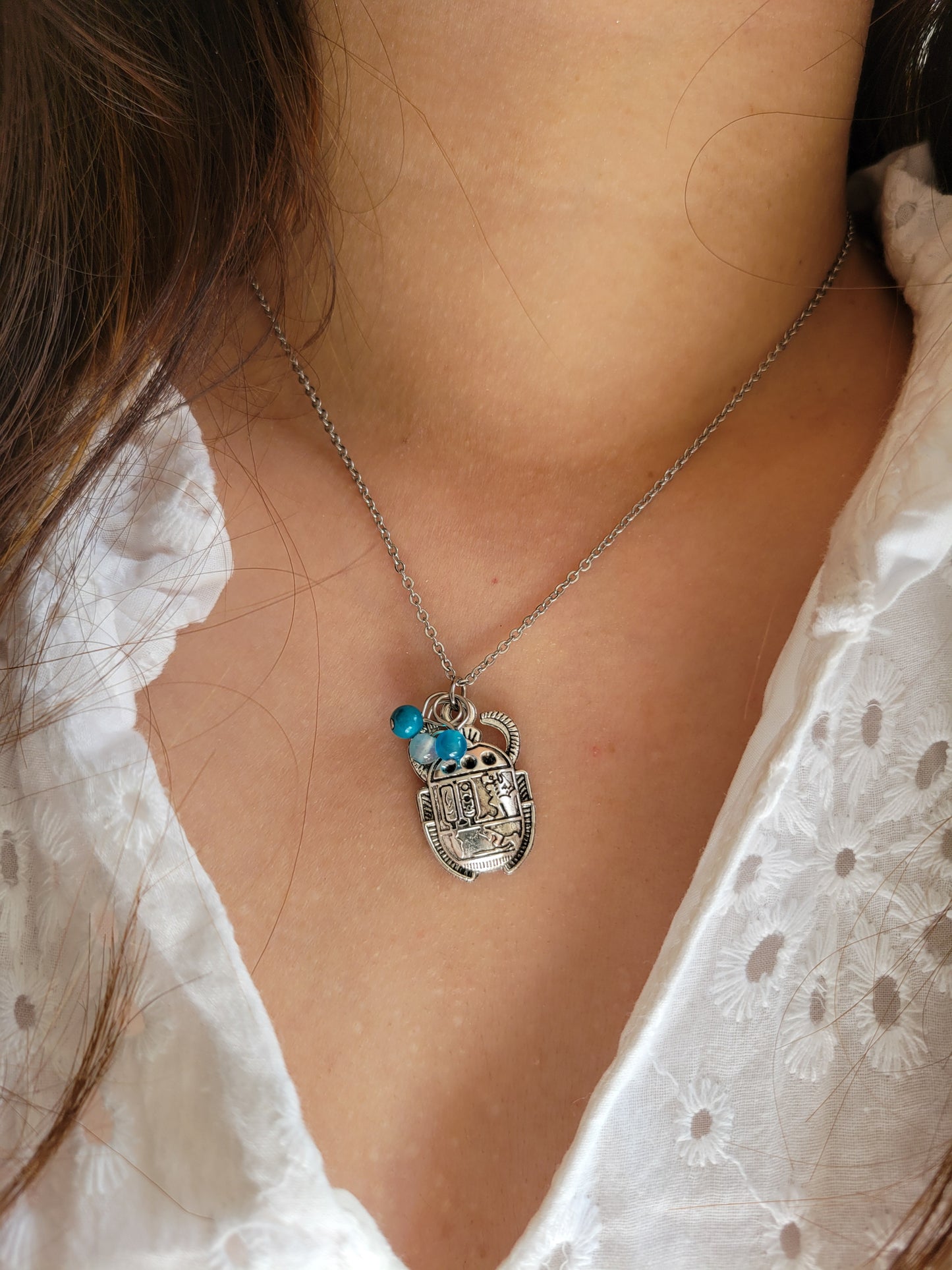 Collier totem scarabée perlé pierres - SCARABEE