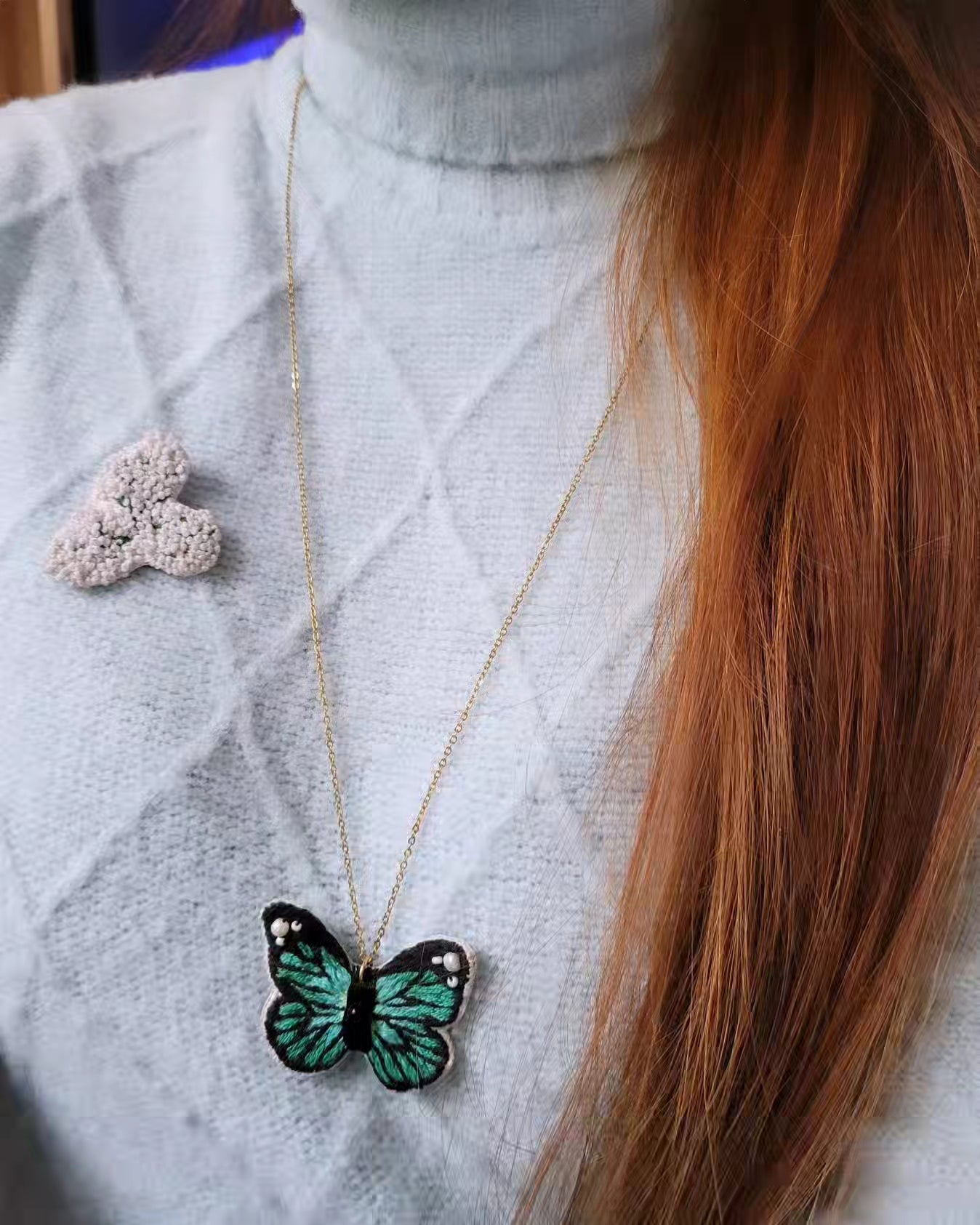 Collier brodé à la main féerique - PAPILLON